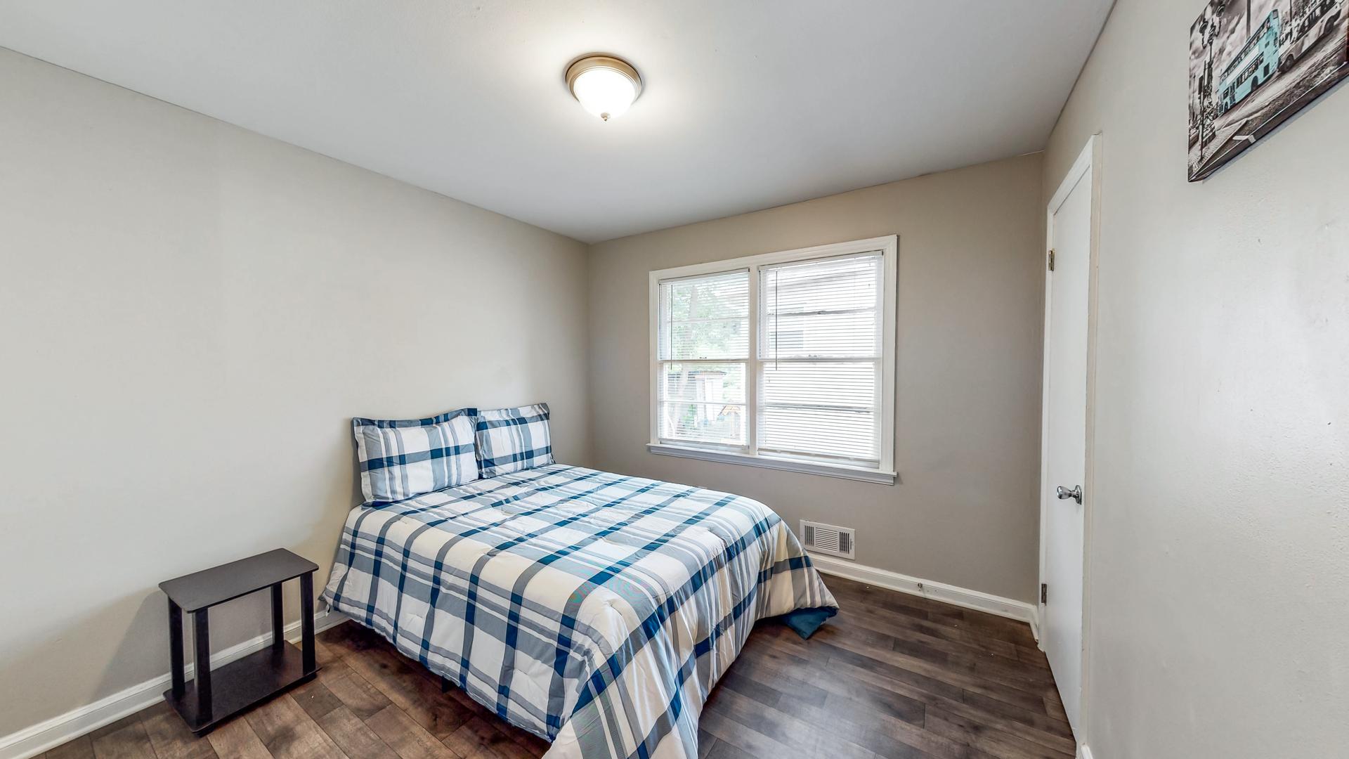 bedroom, detected: bed, window blind