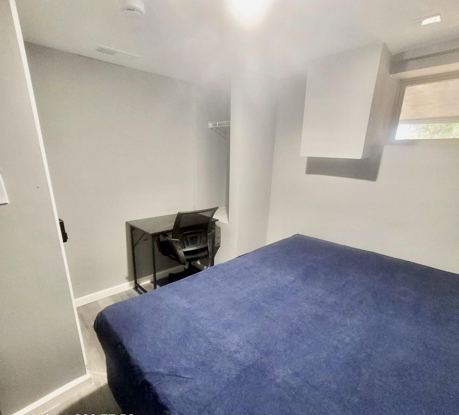 Room for Rent - Newly-renovated & high-quality Baltimore Townhouse with Workspace and comfortable amenities .