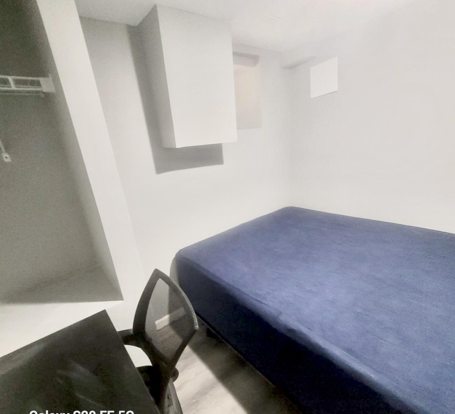 Room for Rent - Newly-renovated & high-quality Baltimore Townhouse with Workspace and comfortable amenities .