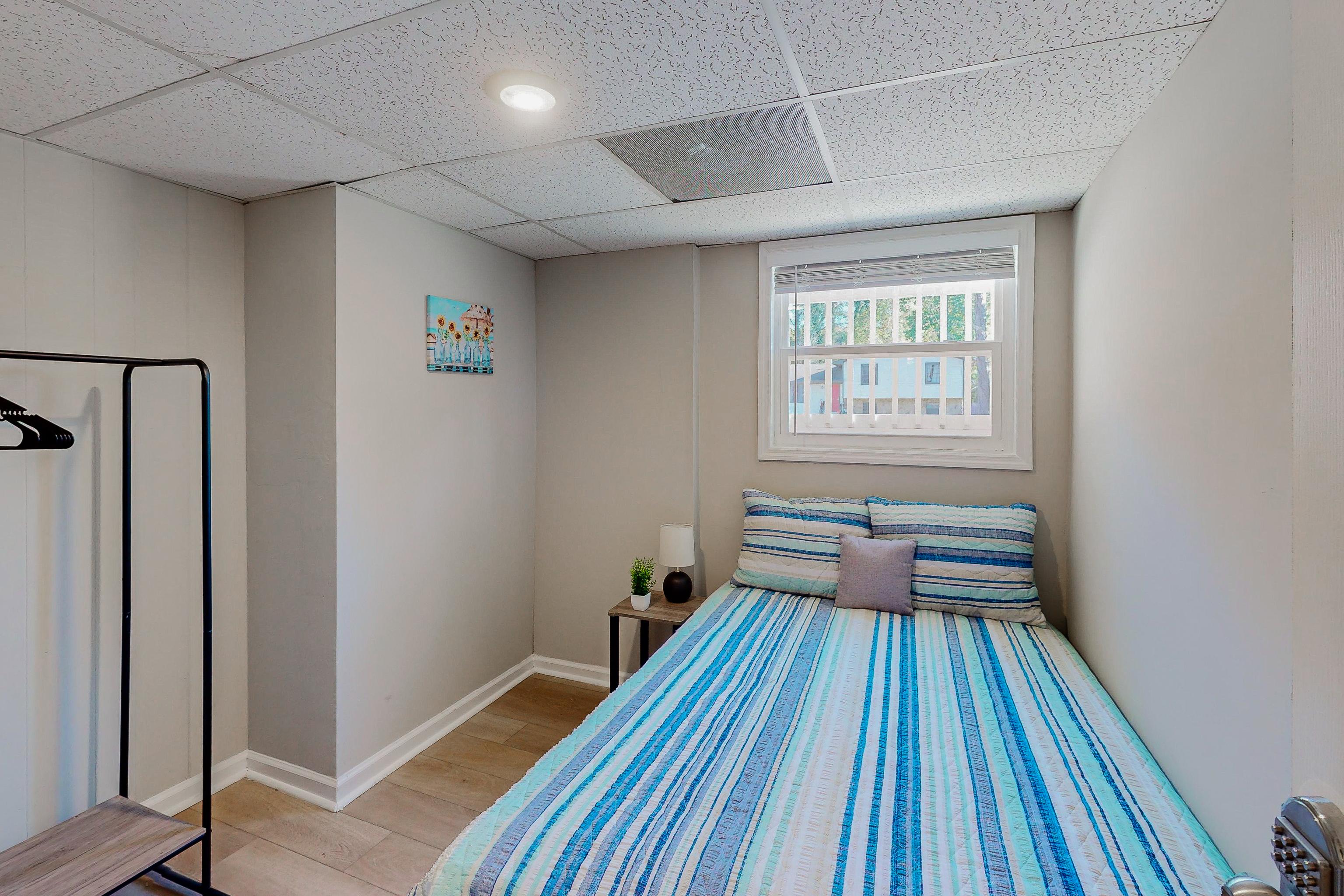 Room for Rent - #RoomGoals - BRAND NEW property, Updates throughout! Spacious kitchen with HUGE dining room! Don't Miss Out!