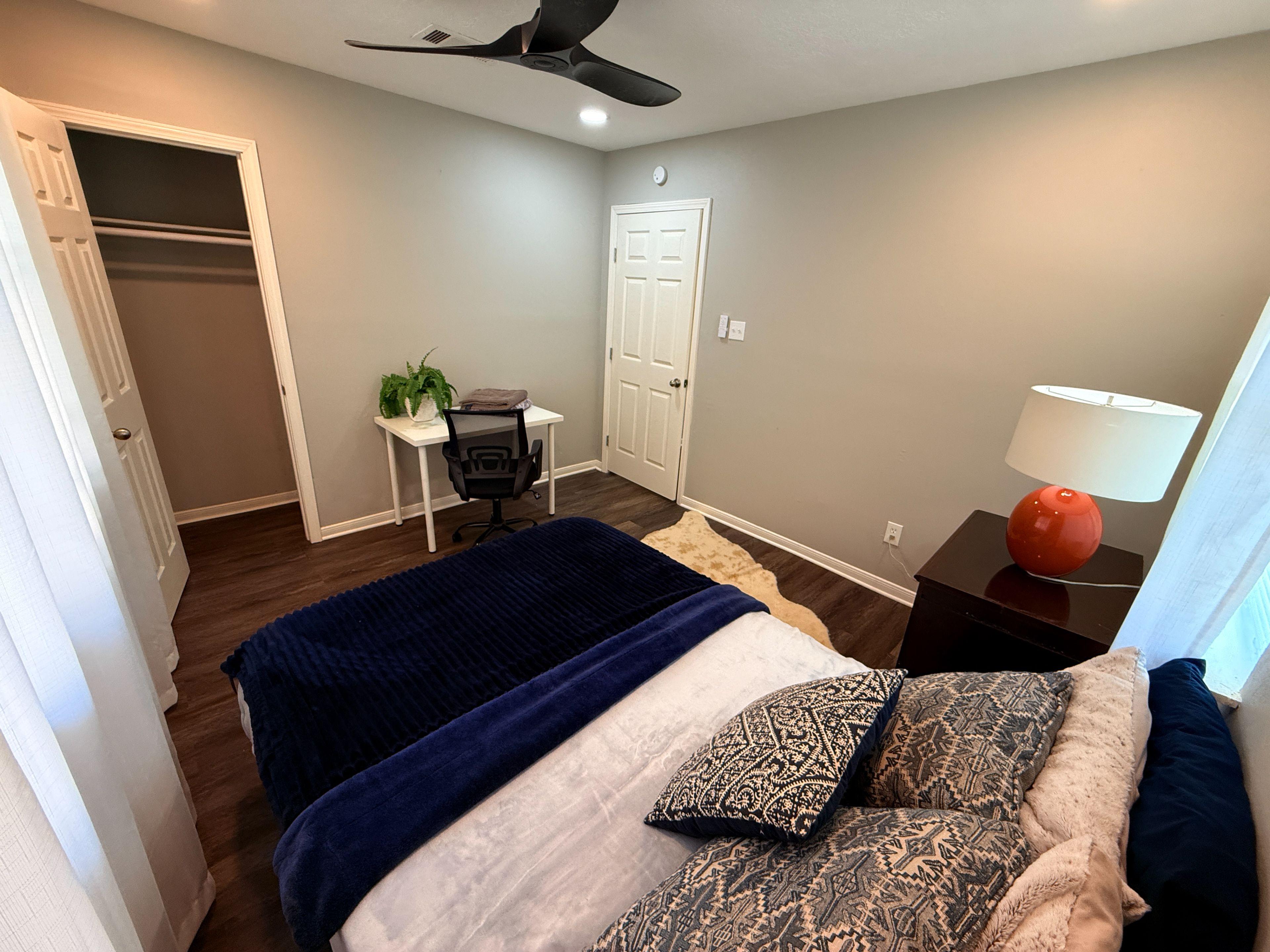 Room for Rent - Newly-renovated & Comfortable Beaumont Near Shops & Dining