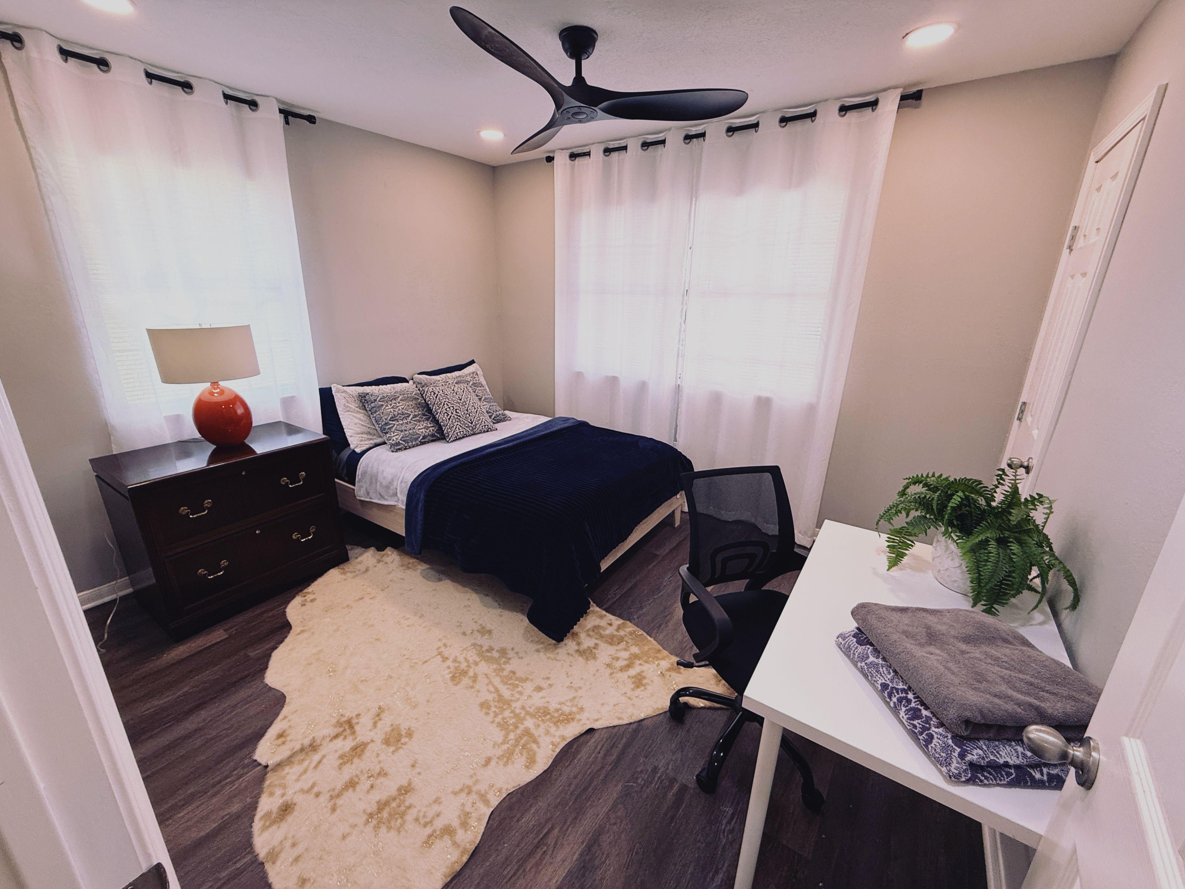 Room for Rent - Newly-renovated & Comfortable Beaumont Near Shops & Dining