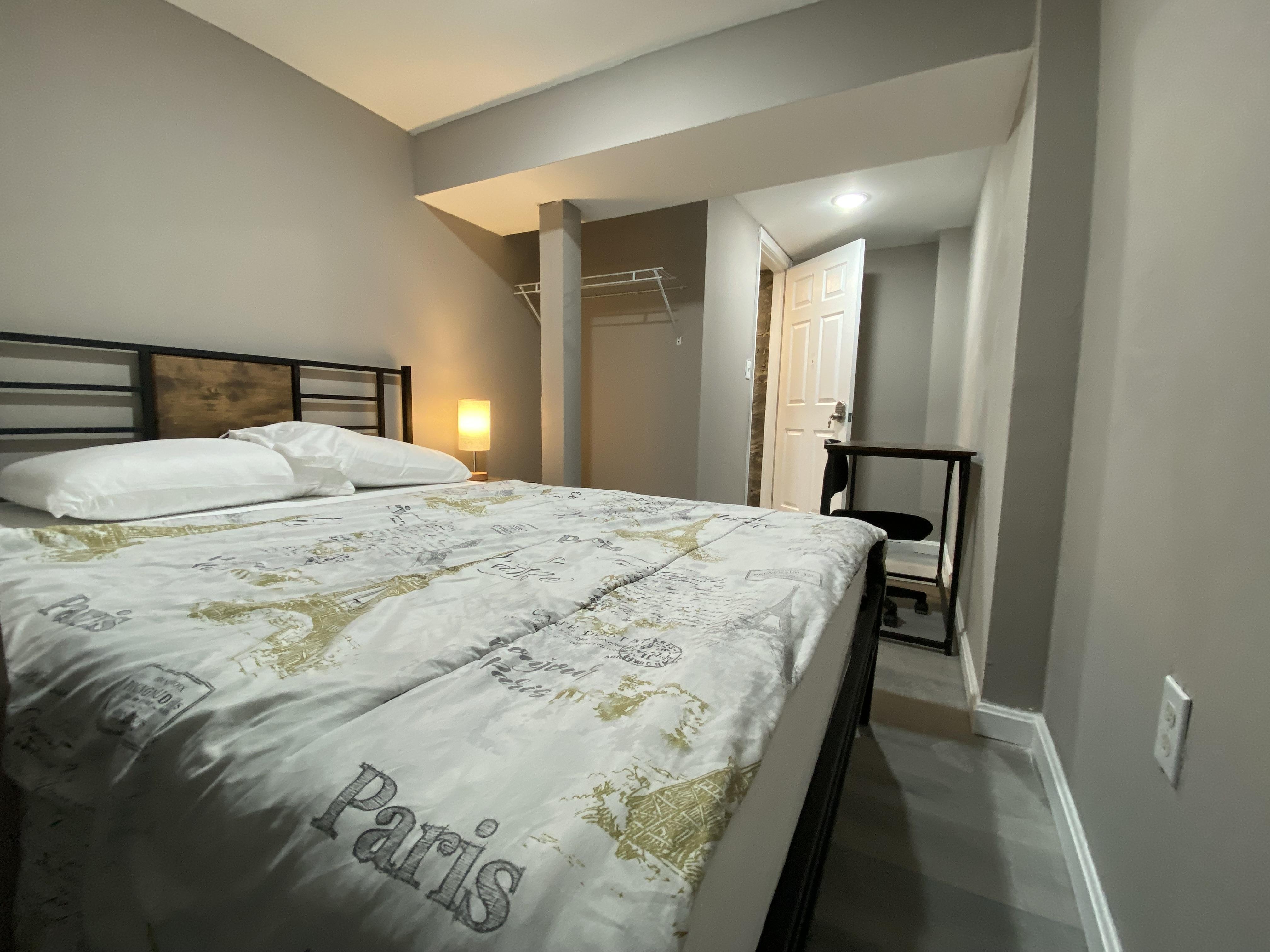 Room for Rent - Cozy & comfortable Baltimore Townhouse with Workspace