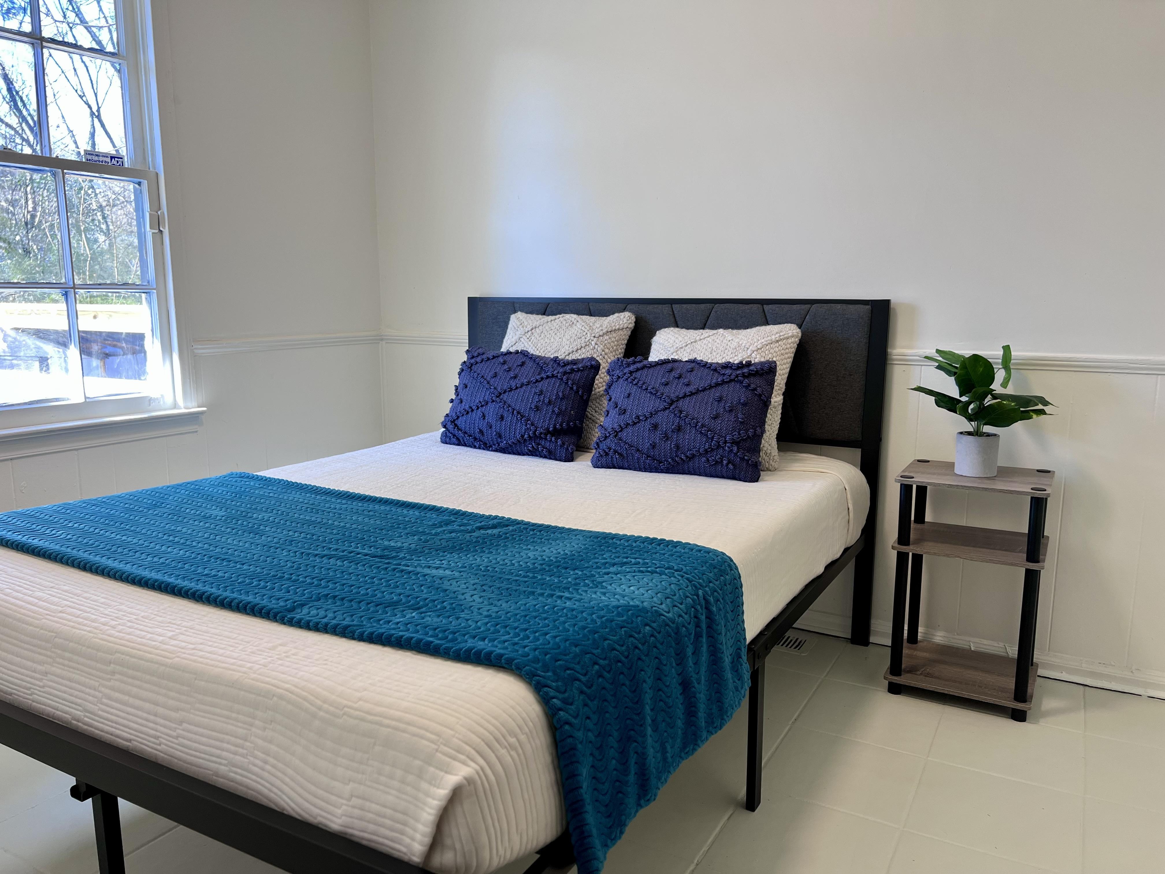 Room for Rent - Newly-renovated & cozy Jonesboro house with a deck and huge backyard.