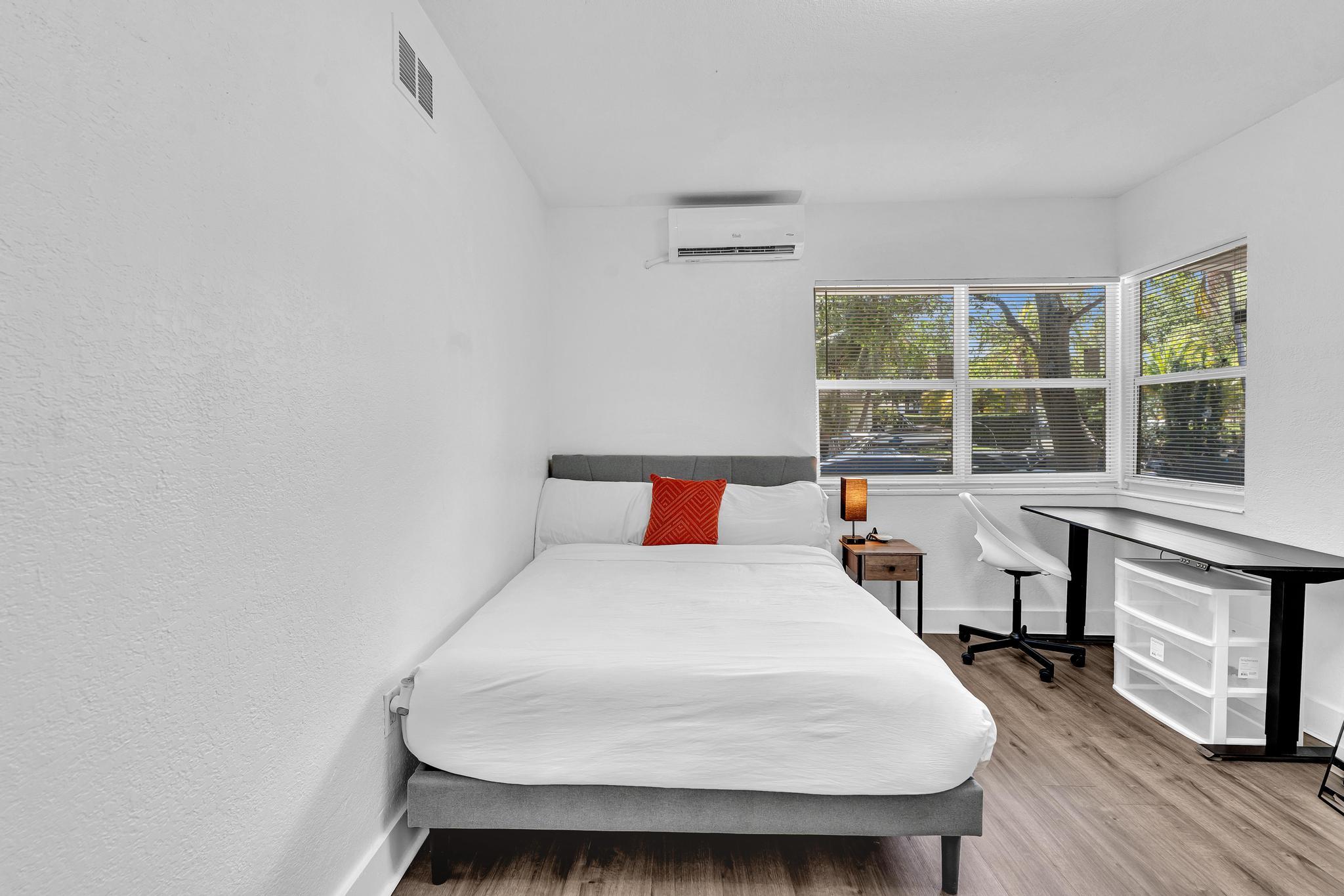 Room for Rent - Newly-renovated & cozy Miami Apartment