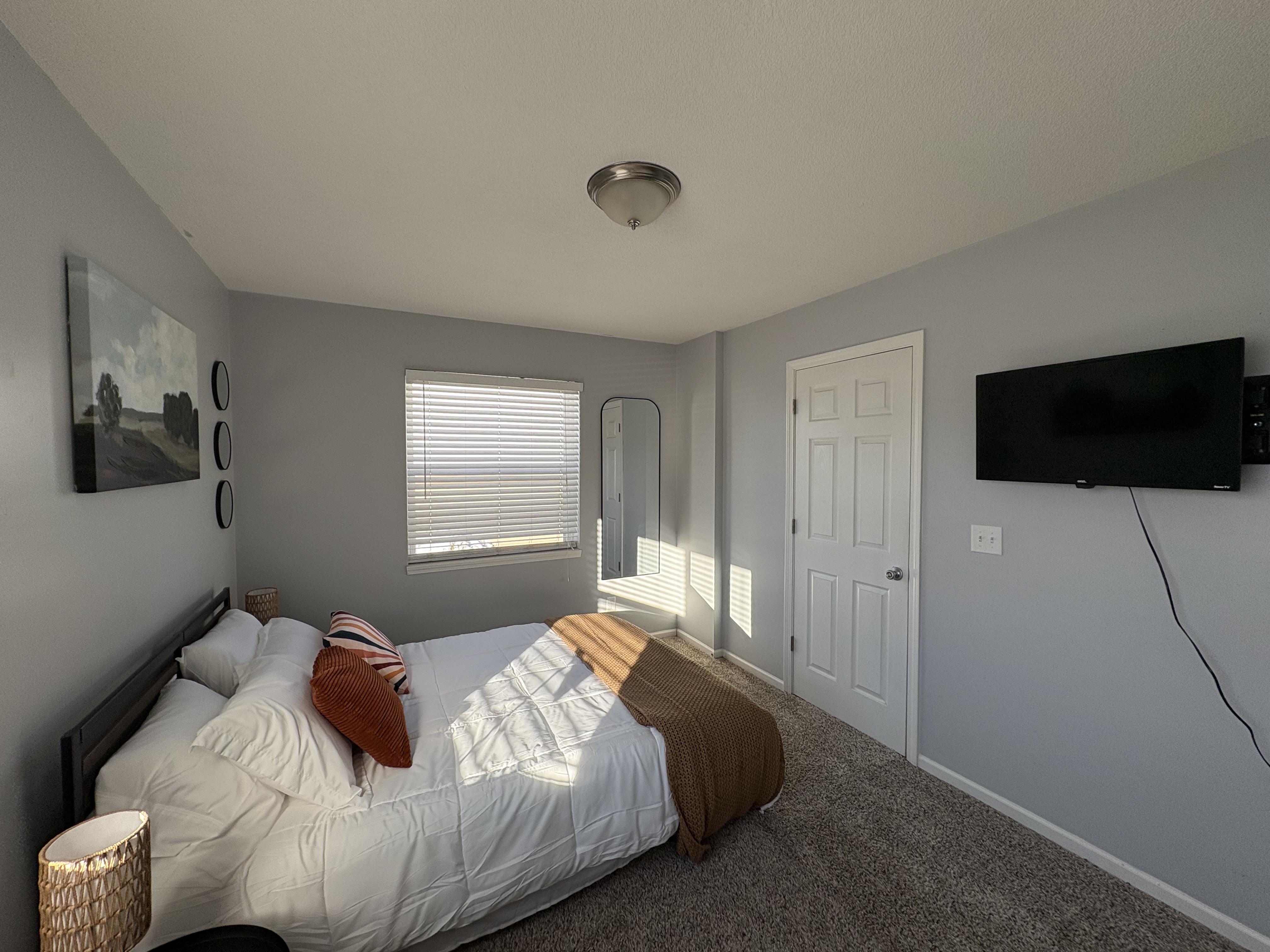 Room for Rent - Newly-renovated & modern Kansas City House