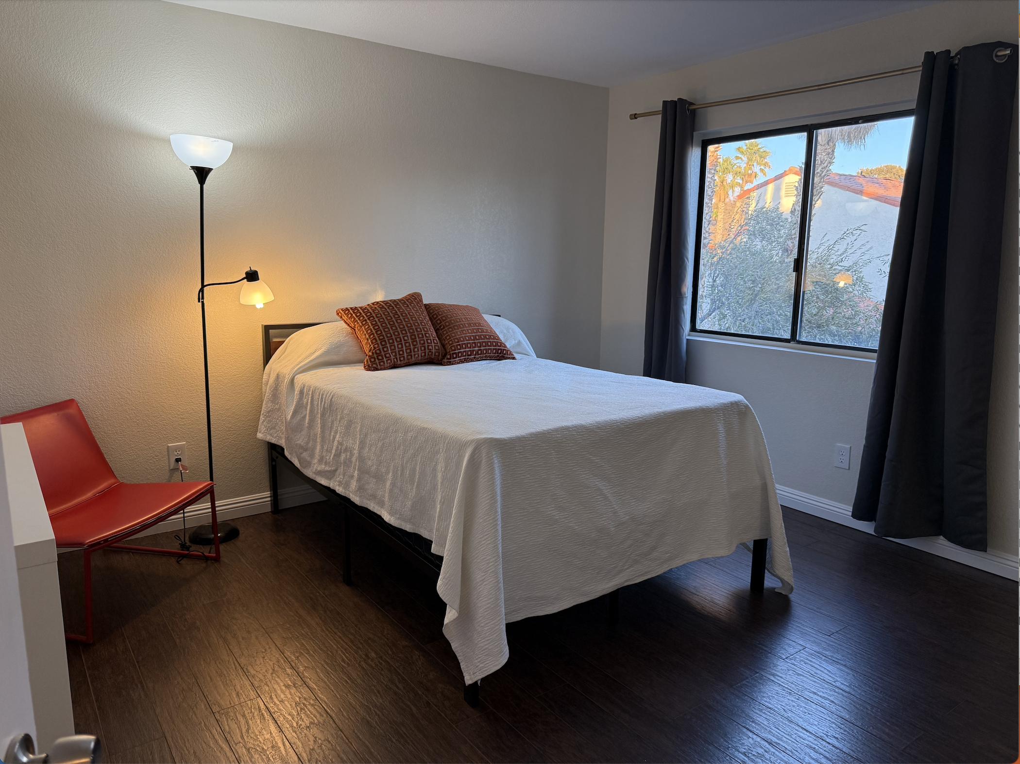 Room for Rent - Las Vegas House with Dining area. Beautiful & cozy