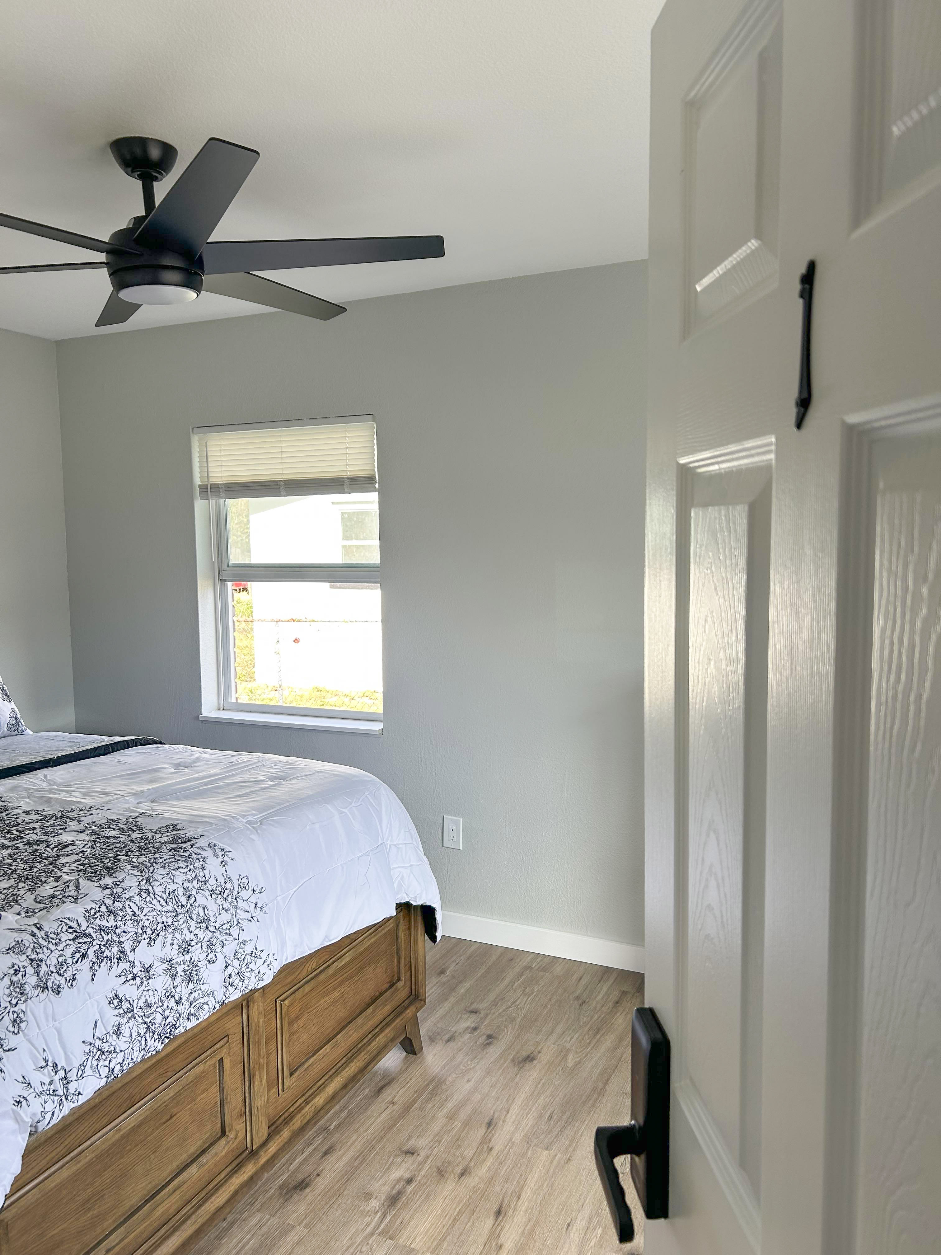 Room for Rent - Cozy & newly-renovated Winter Haven House with Dining area. Beautiful from he moment you walk in 
Every room comes with all bedding and TV.