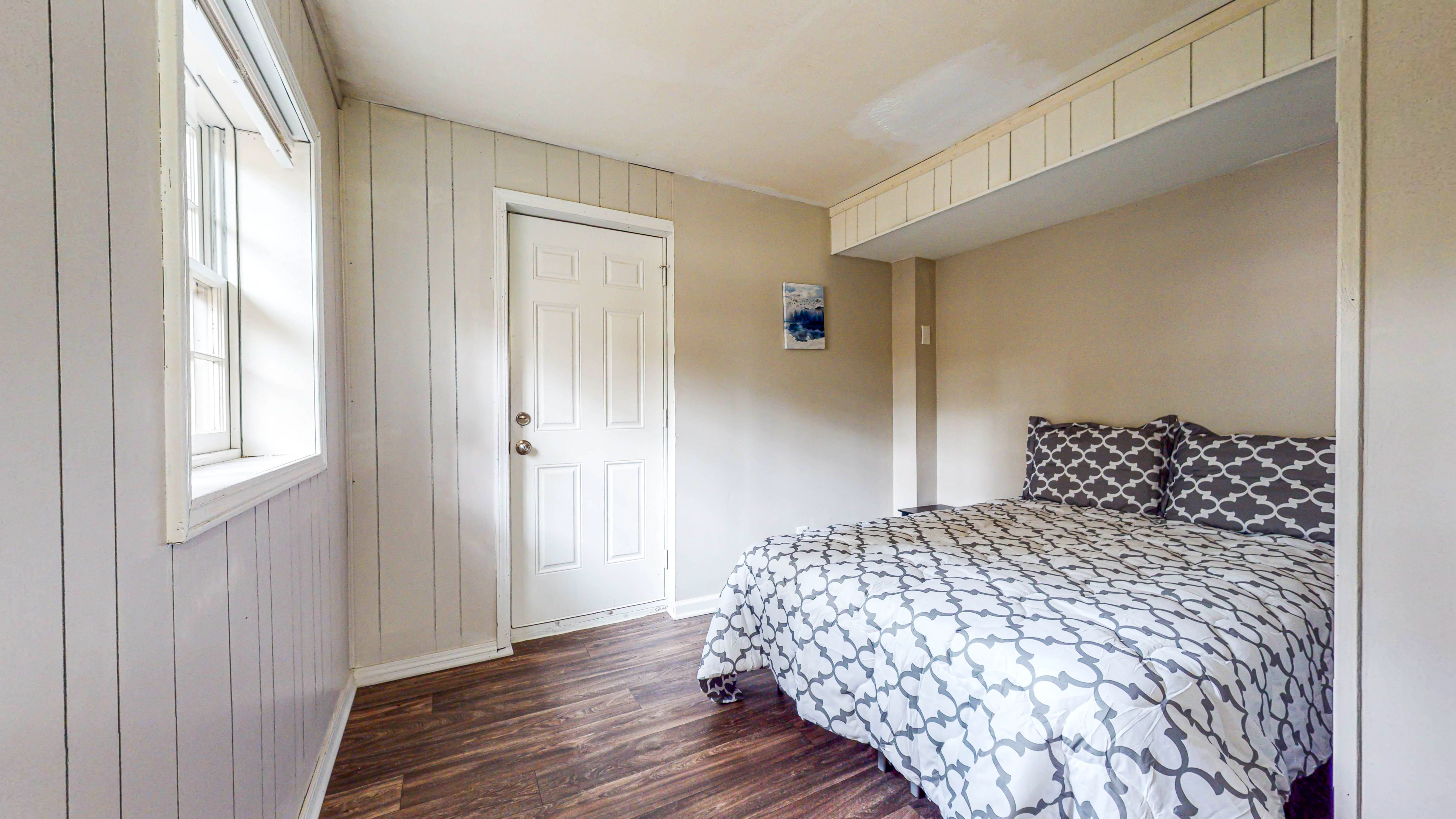 Room for Rent - 3 Minute Drive to Transit Stop All Utilities Included Smart Lock Rooms Cleaning Services Included Onsite Washer and DryerFree Fast Wi-Fi Move-In Fees Waived ‼