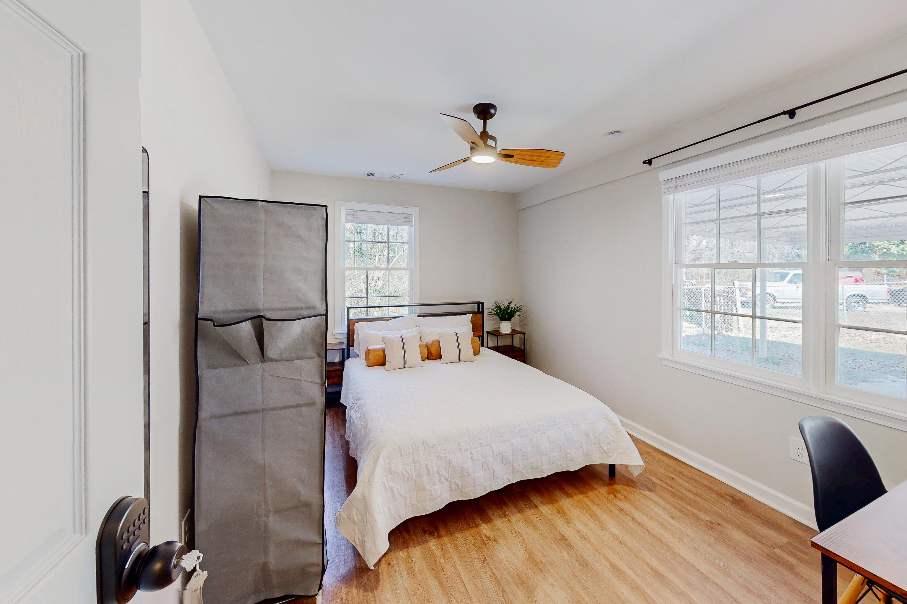 Room for Rent - Spacious & high-quality Mableton House with Backyard