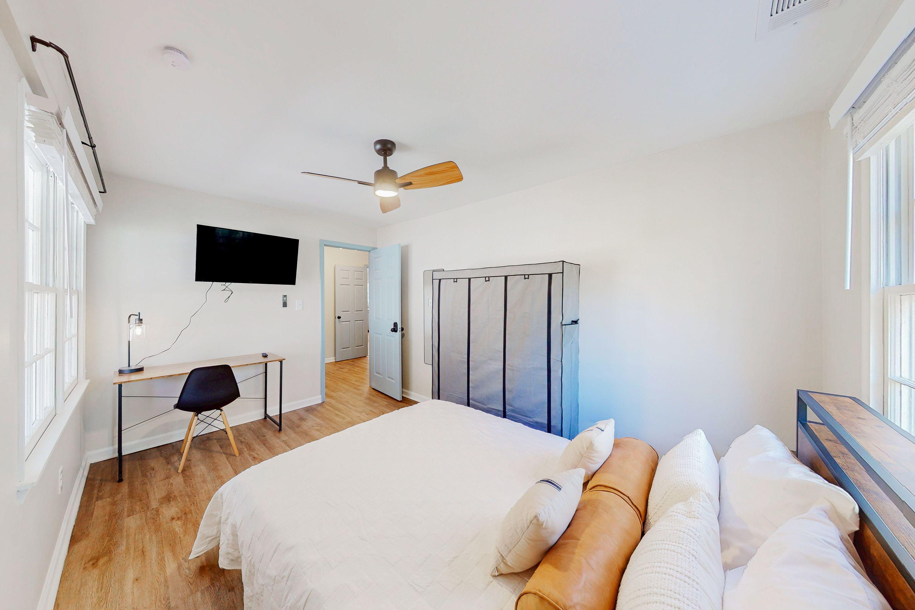 Room for Rent - Spacious & high-quality Mableton House with Backyard