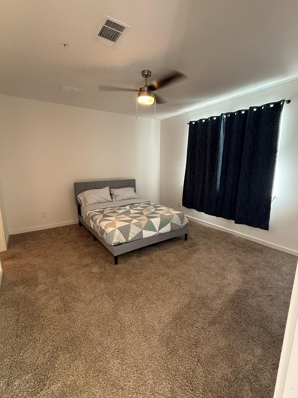 Room for Rent - Leander Townhouse. Homey & cozy