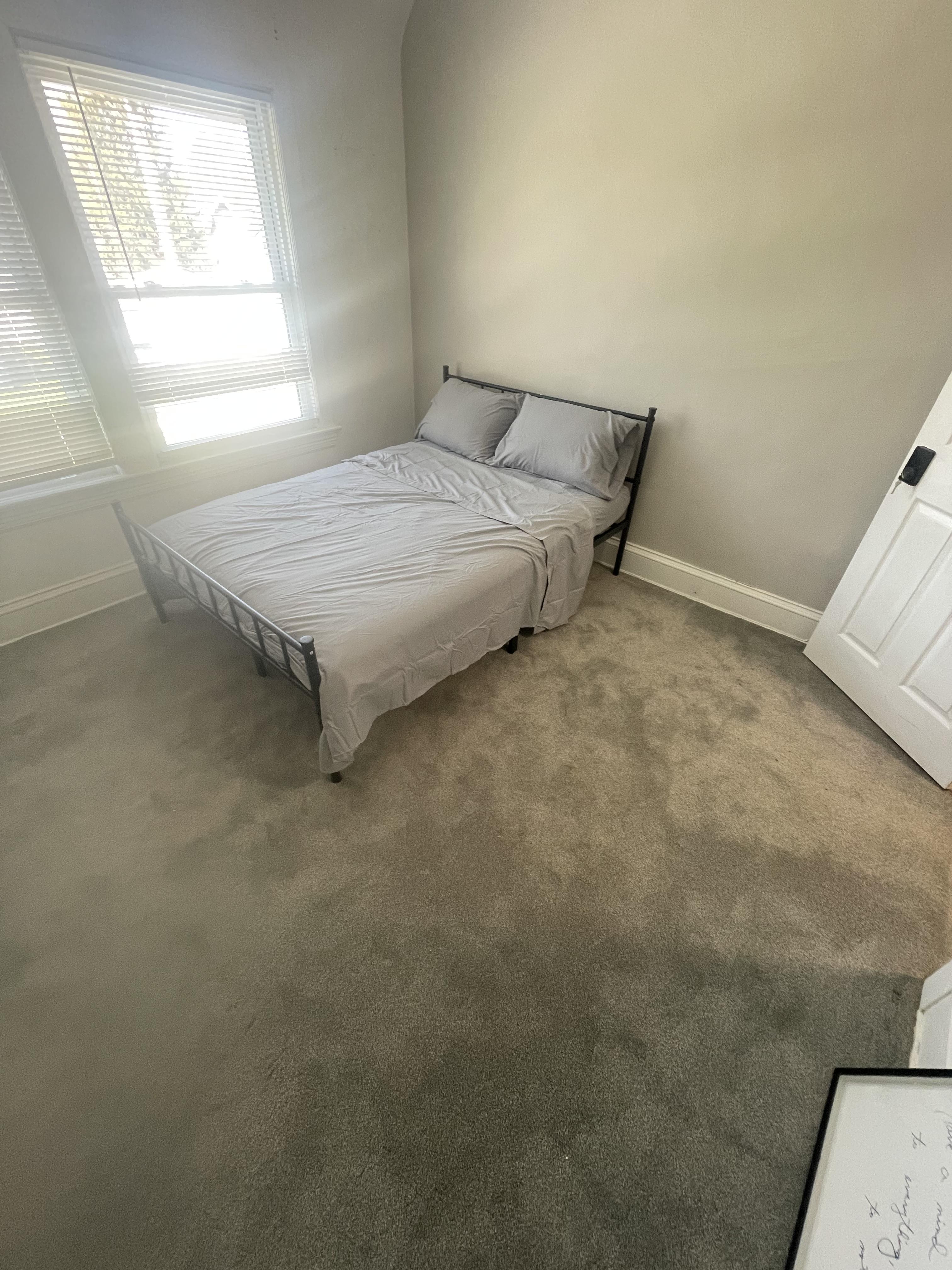 Room for Rent - Comfortable & Beautiful Cleveland Heights Duplex / Multiplex with Backyard