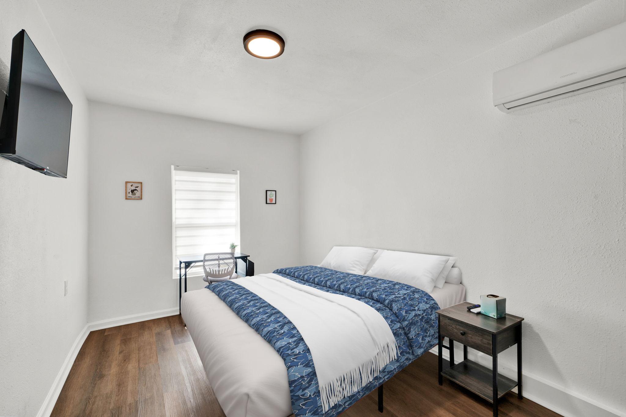 Room for Rent - Freshly Renovated Houston Home with Awesome Amenities!