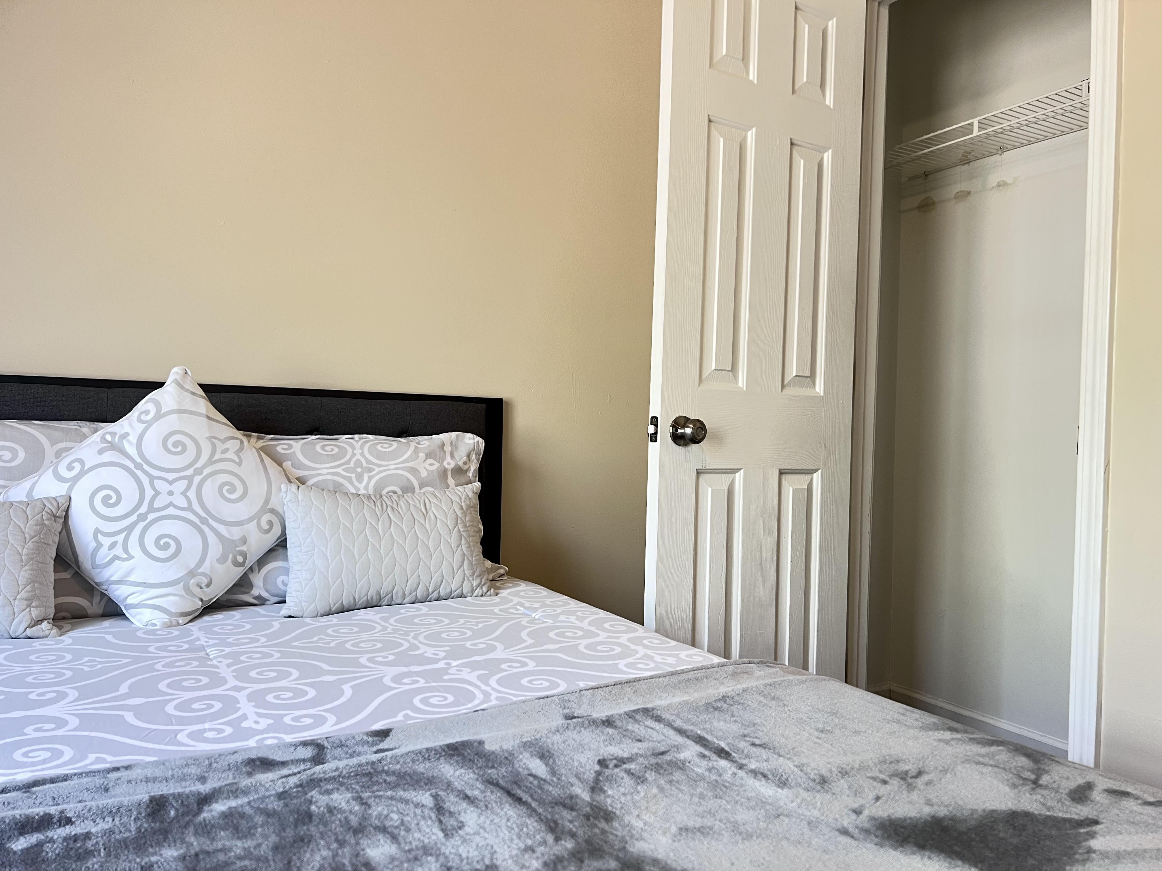 Room for Rent - ** Super peaceful neighborhood in Dallas **