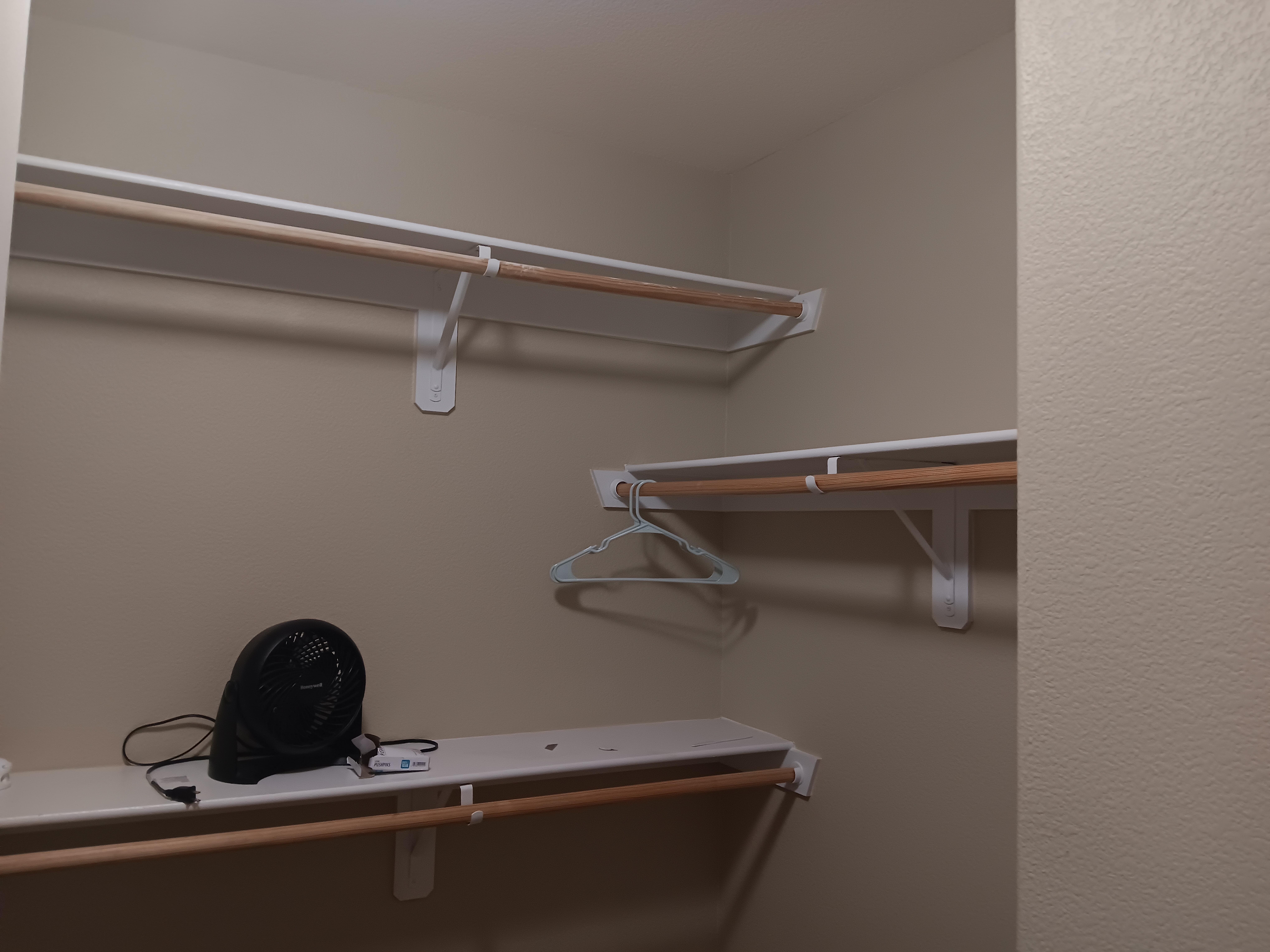 Room for Rent - Henderson House with Pool  Comfortable & homey