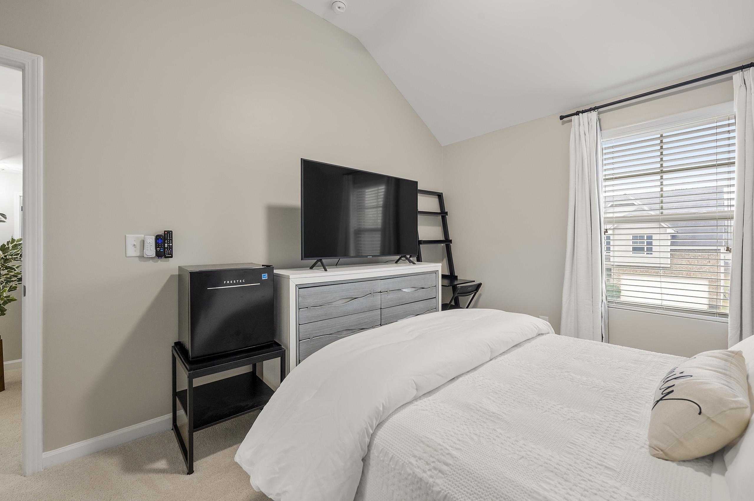 Room for Rent - Private Bedroom. Shared Bath. New Remodeled Modern Farmhouse House With Home Gym & Private Backyard.