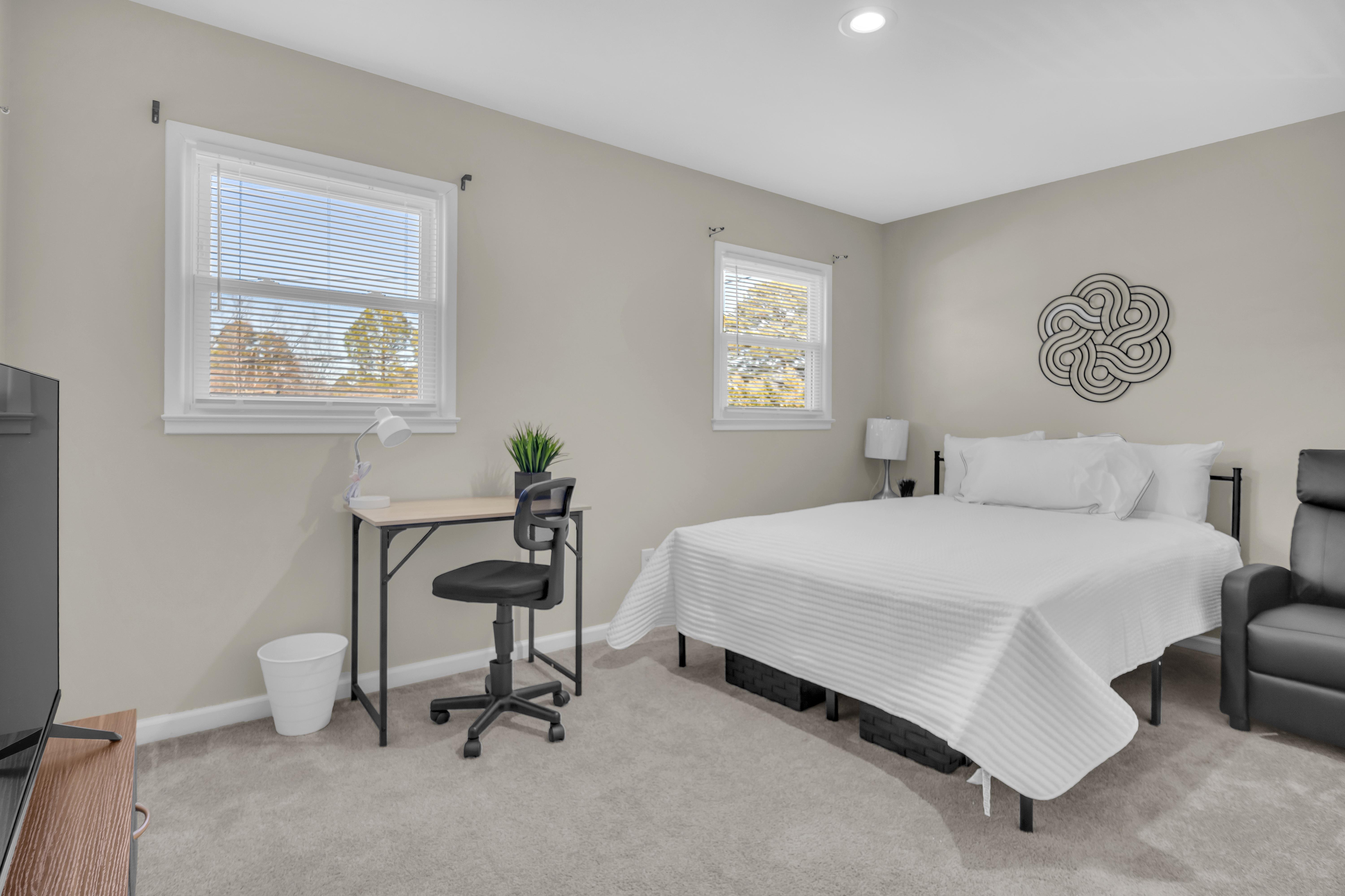 Room for Rent - Comfortable & spacious Hampton House with Backyard