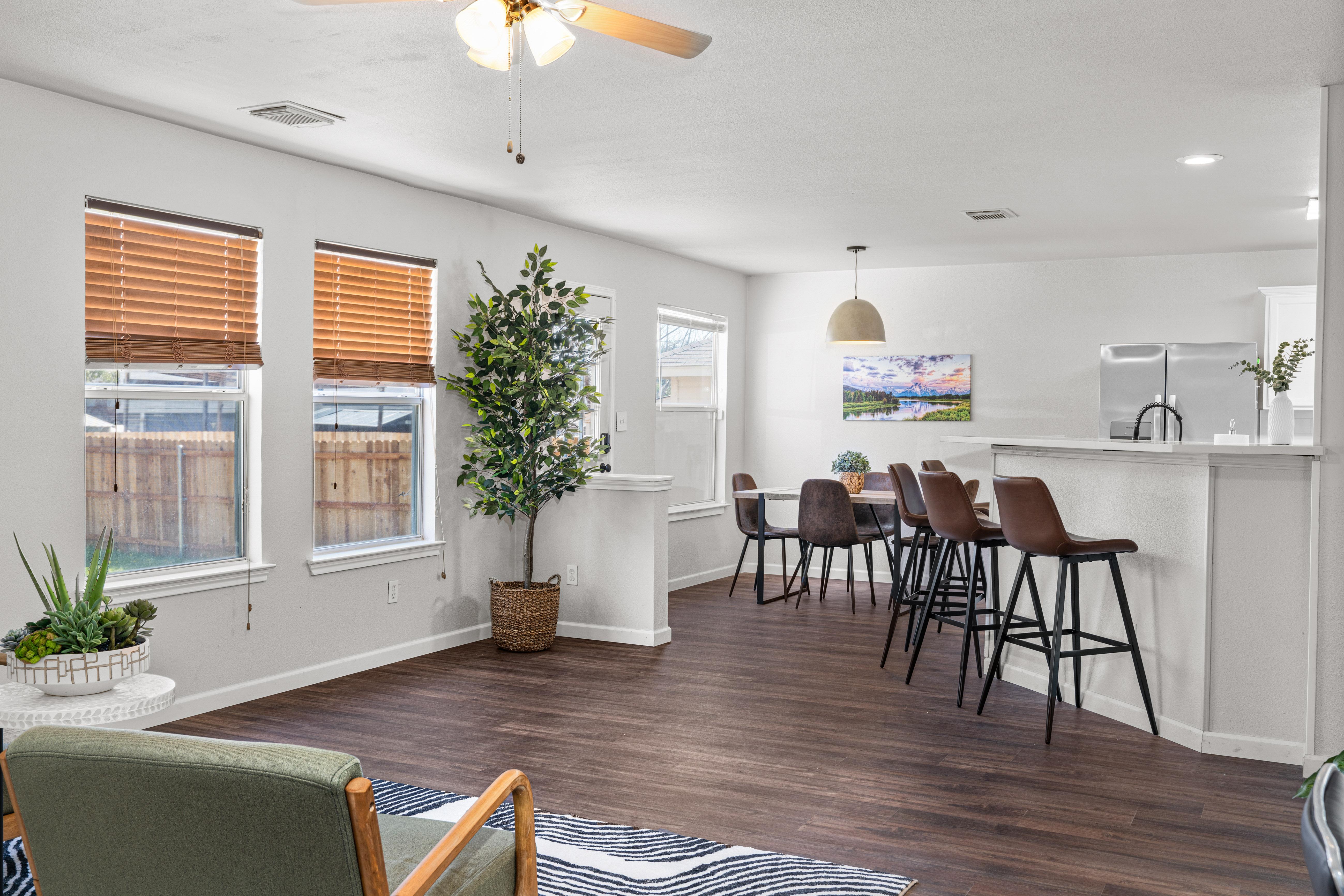 Furnished room for rent in Northeast Side — Bluebonnet photo 15