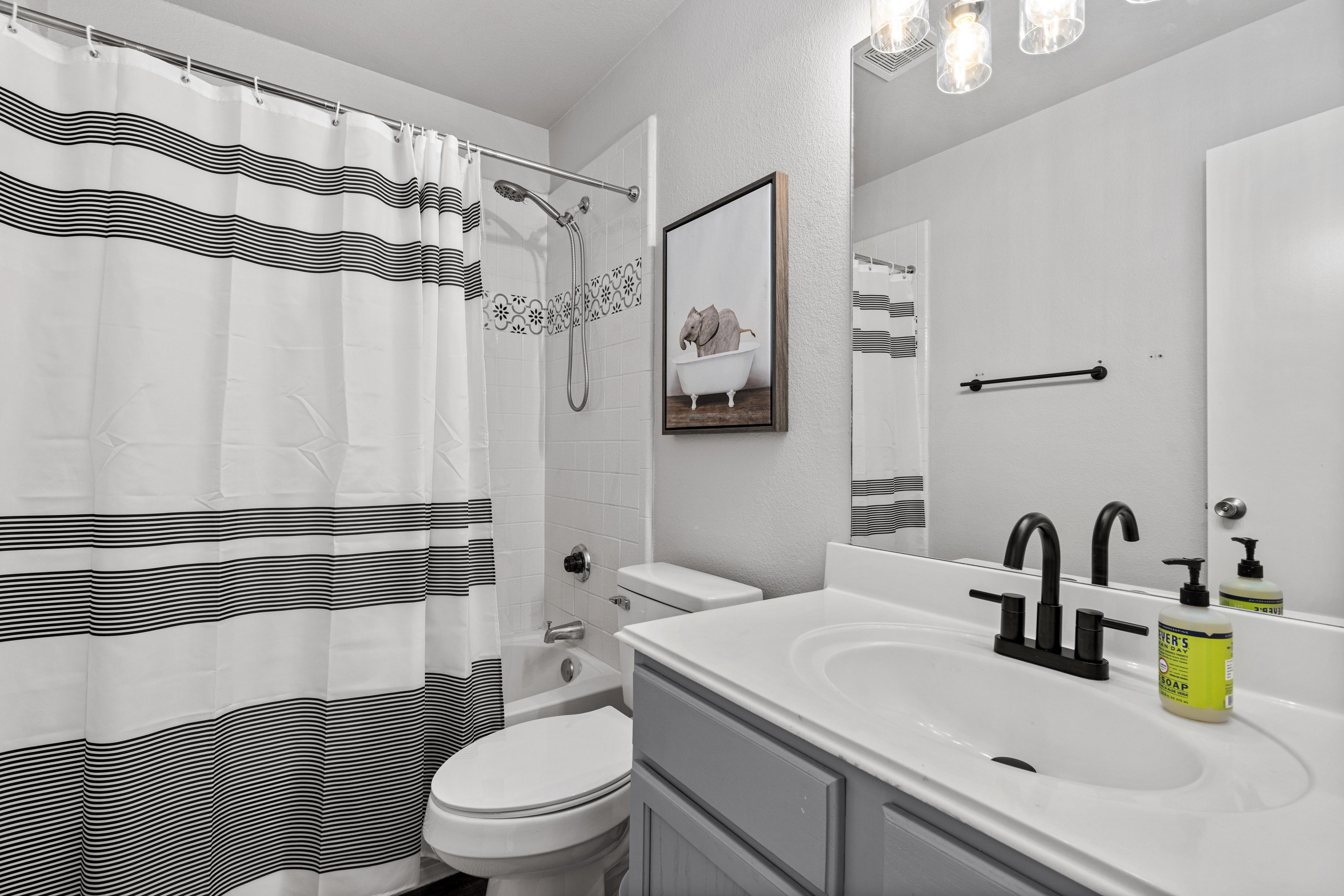 Furnished room for rent in Northeast Side — Bluebonnet photo 13