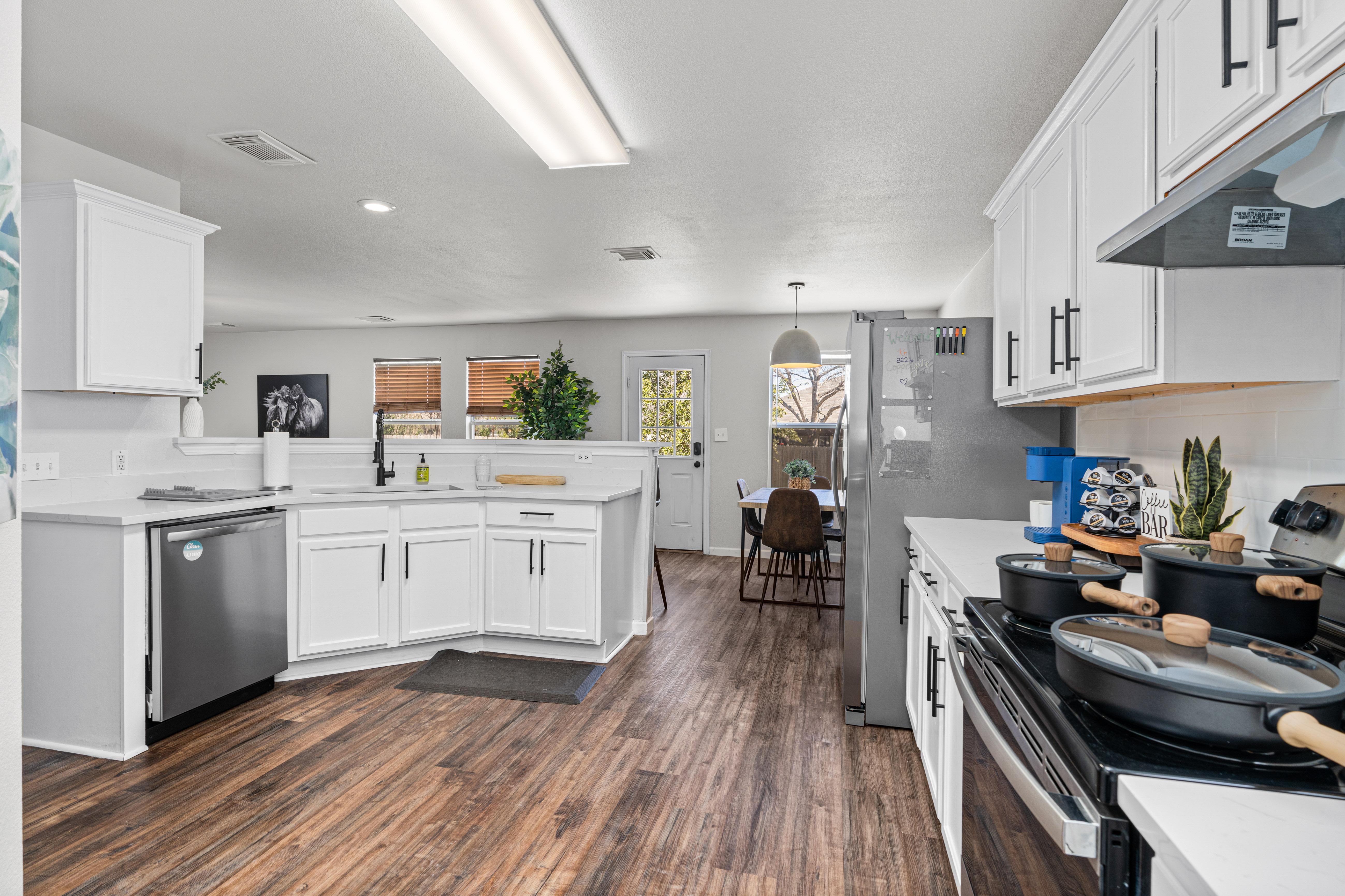 Furnished room for rent in Northeast Side — Bluebonnet photo 4