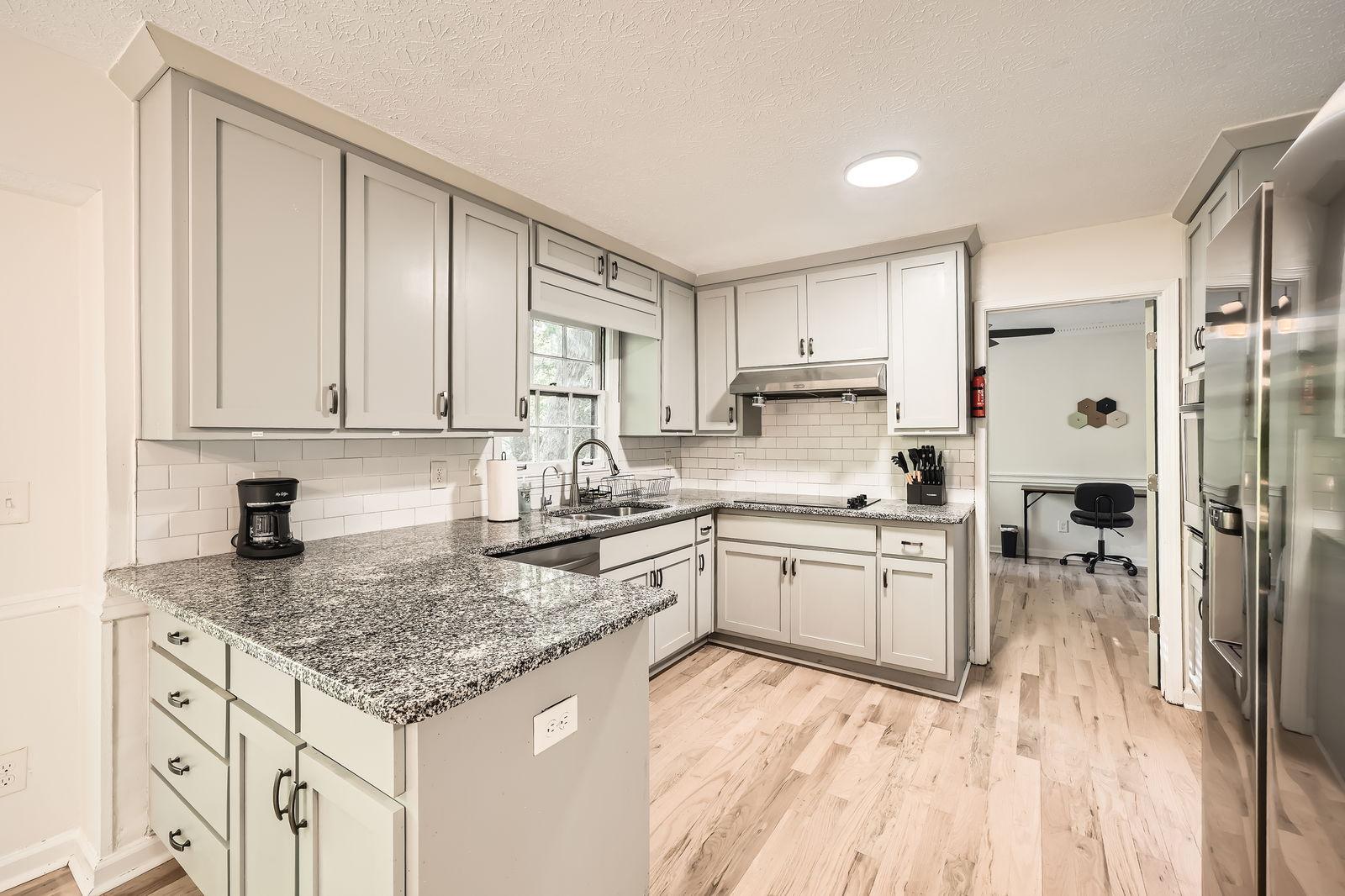 Furnished room for rent in Off Stephenson, Atlanta — Raven photo 13