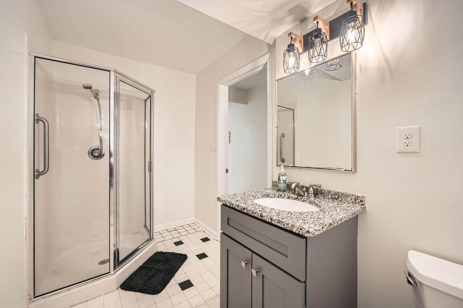 Furnished room for rent in Off Stephenson, Atlanta — Raven photo 8