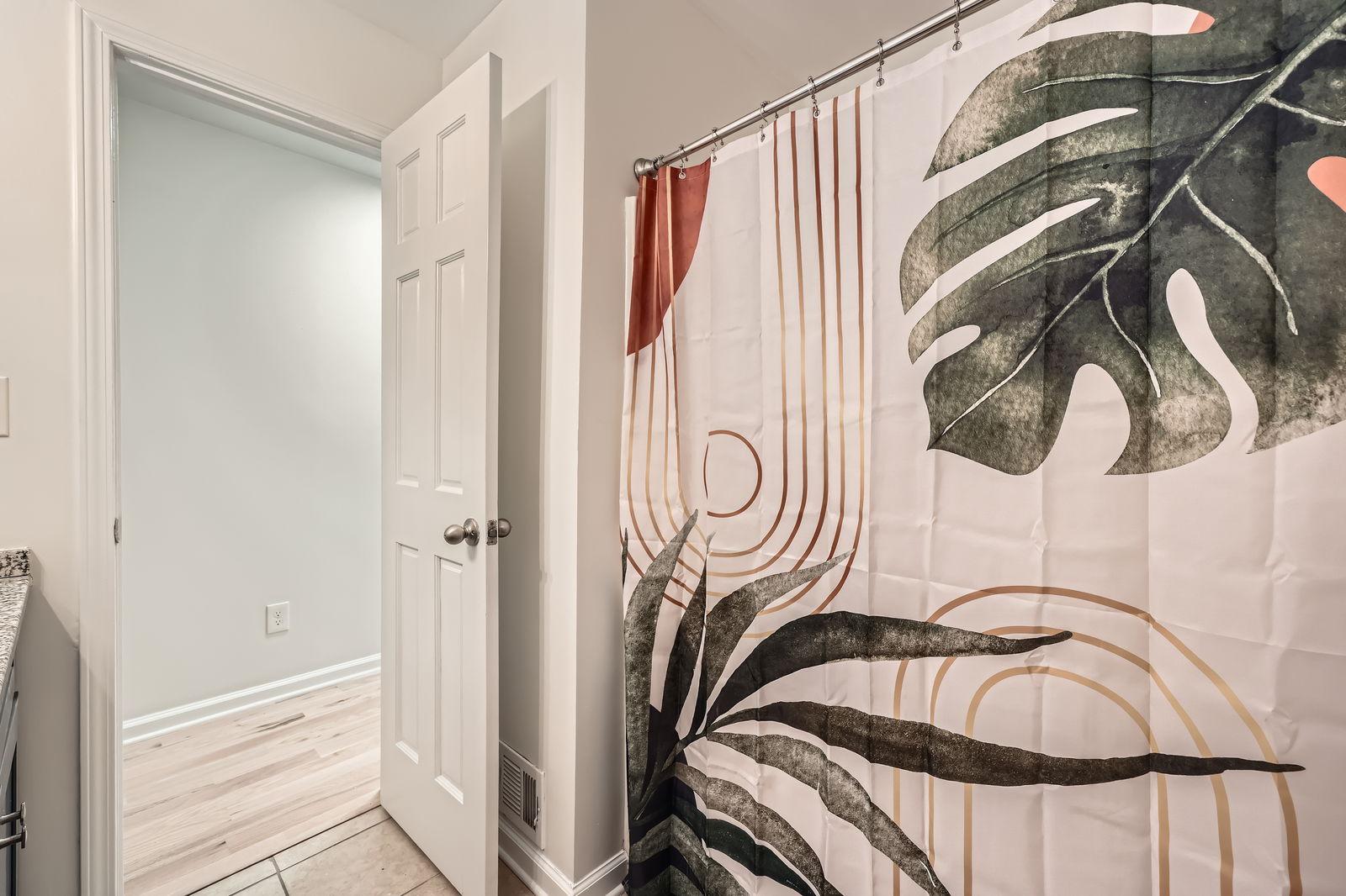 Furnished room for rent in Off Stephenson, Atlanta — Raven photo 11