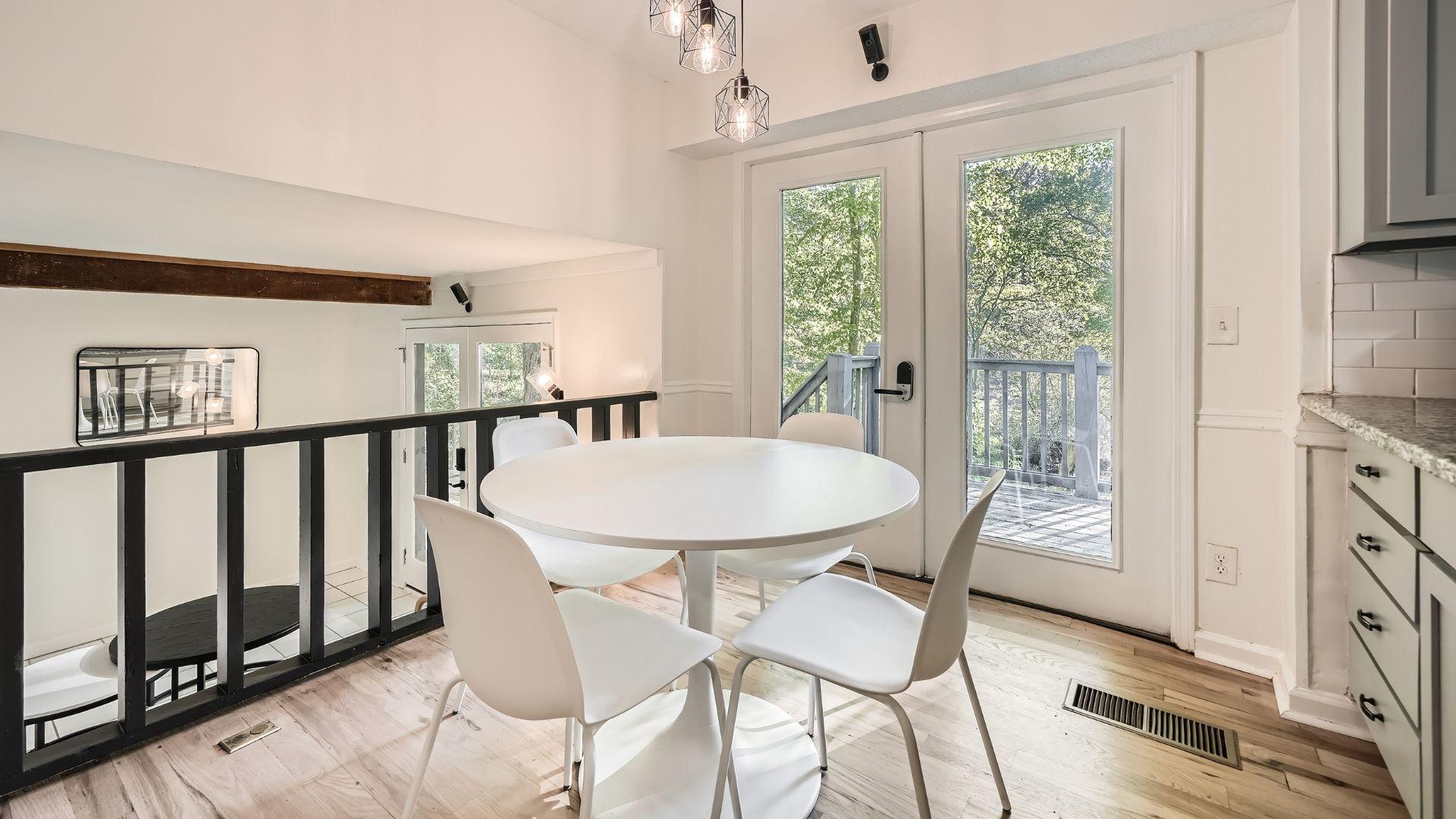 Furnished room for rent in Off Stephenson, Atlanta — Raven photo 16