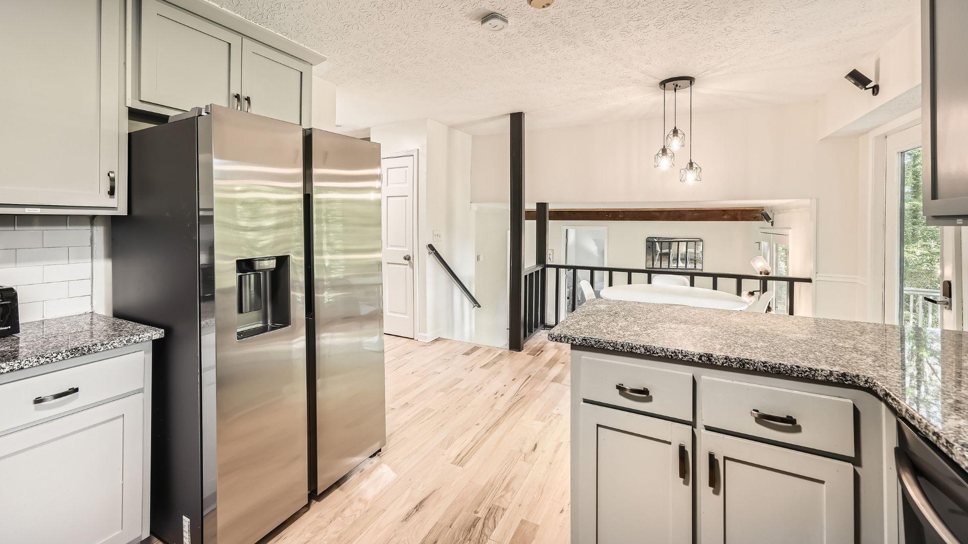 Furnished room for rent in Off Stephenson, Atlanta — Raven photo 18
