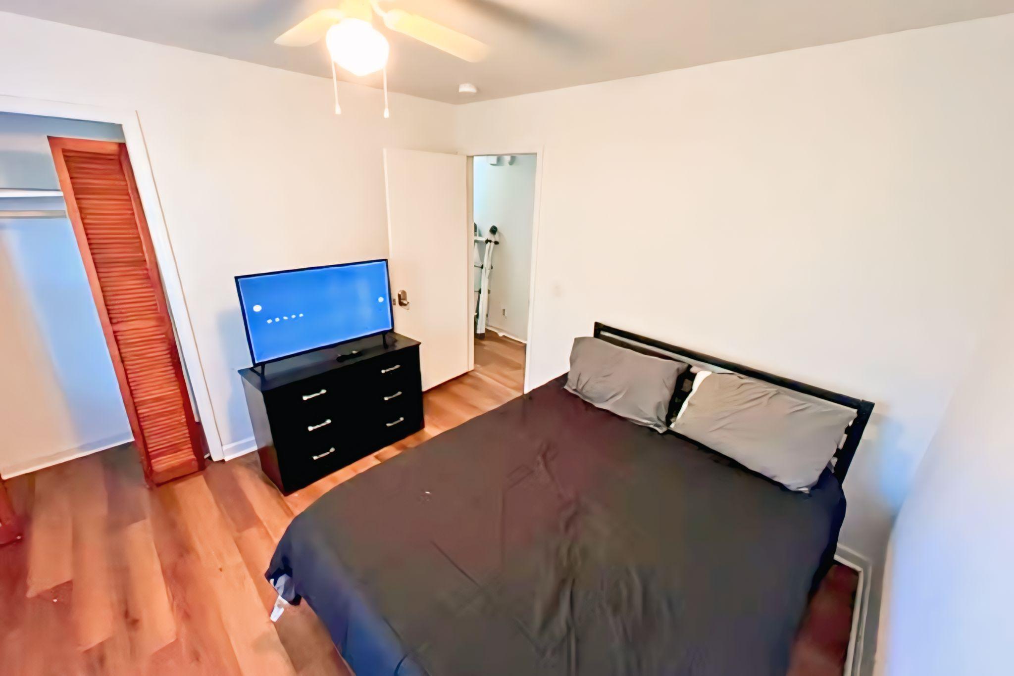 Room for Rent - High-quality & cozy Green Hill House with Workspace