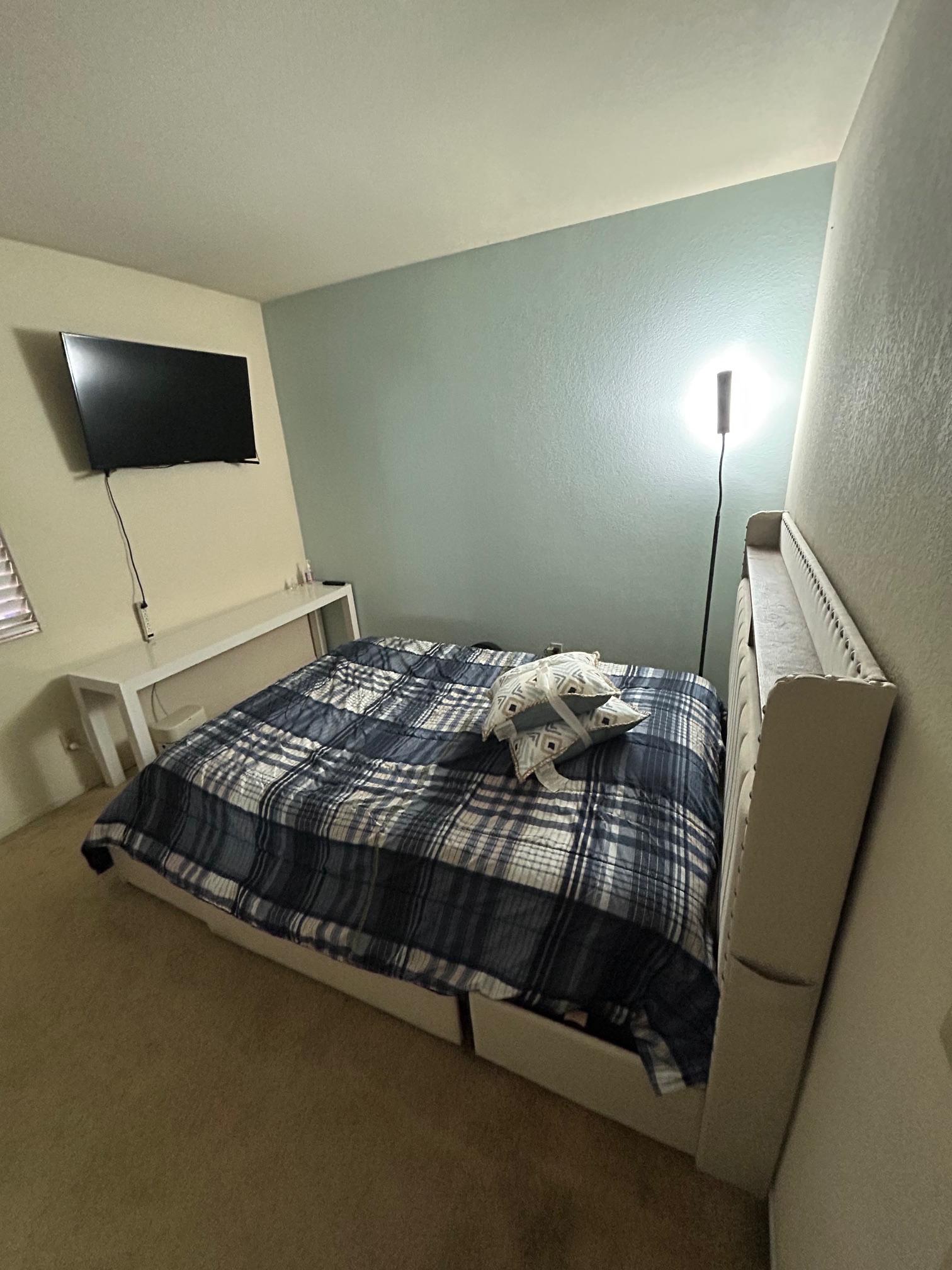 Room for Rent - Moreno Valley furnished room with Television. Cozy & homey
