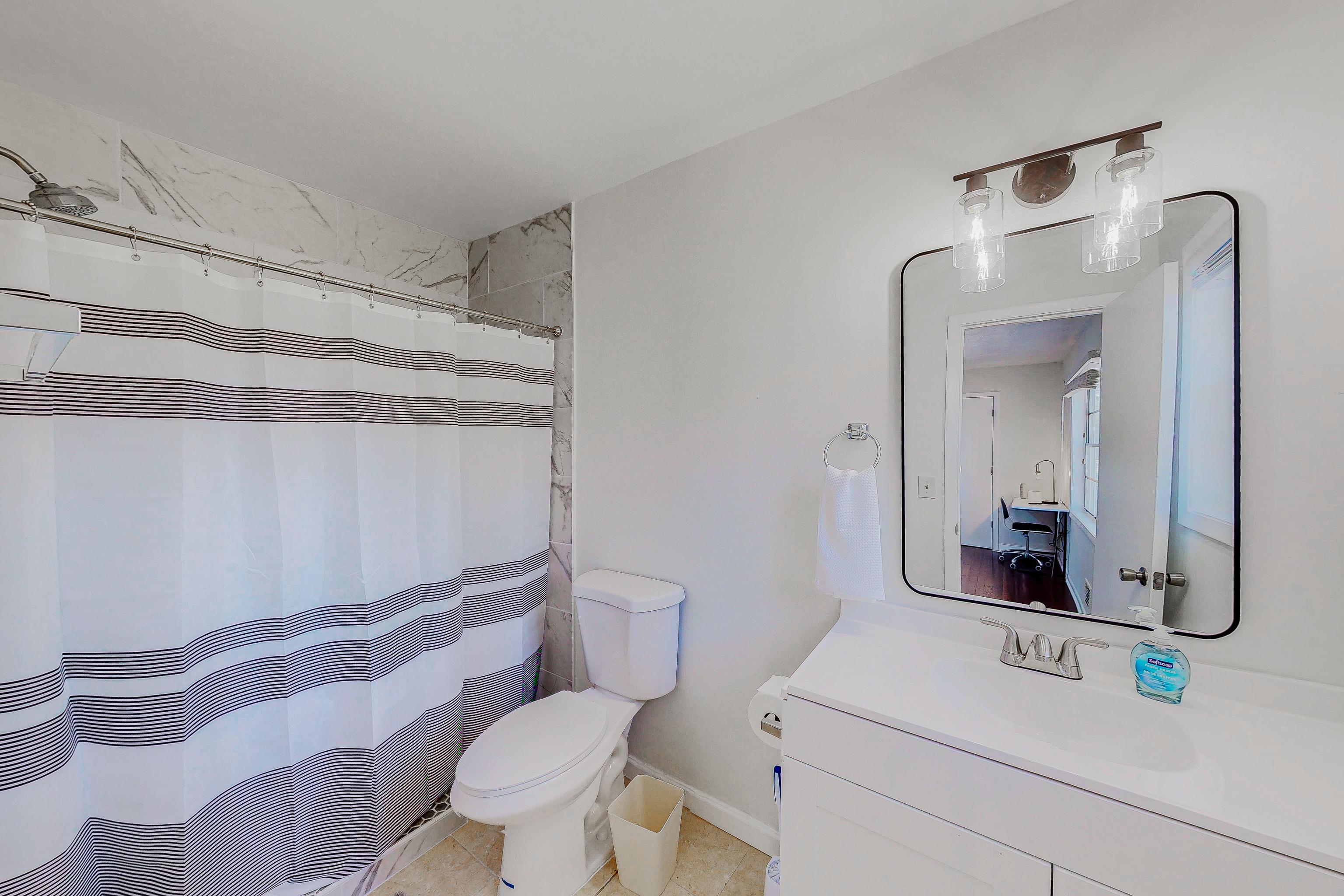 Furnished room for rent in Decatur — Cedar photo 10