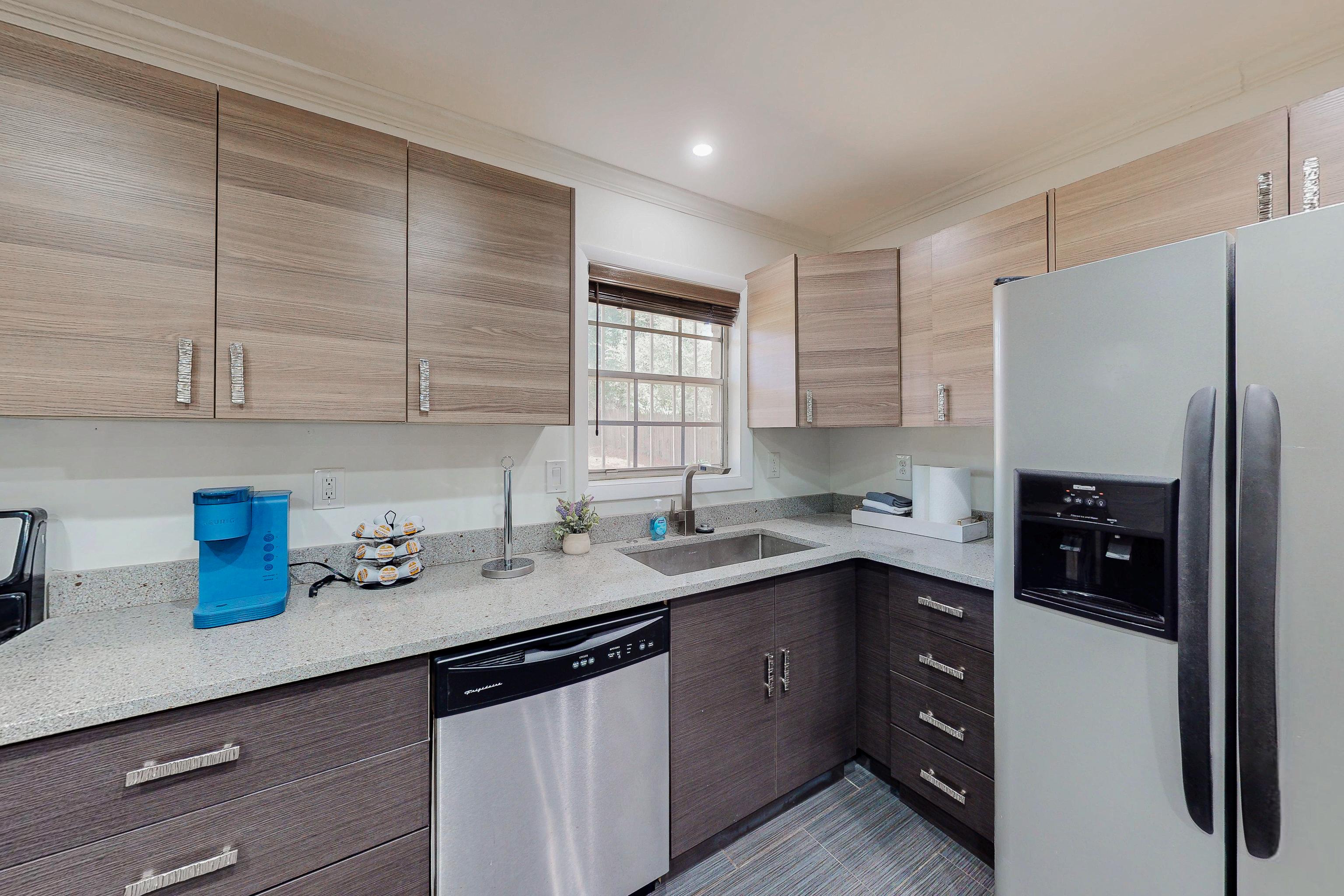 Furnished room for rent in Decatur — Cedar photo 3