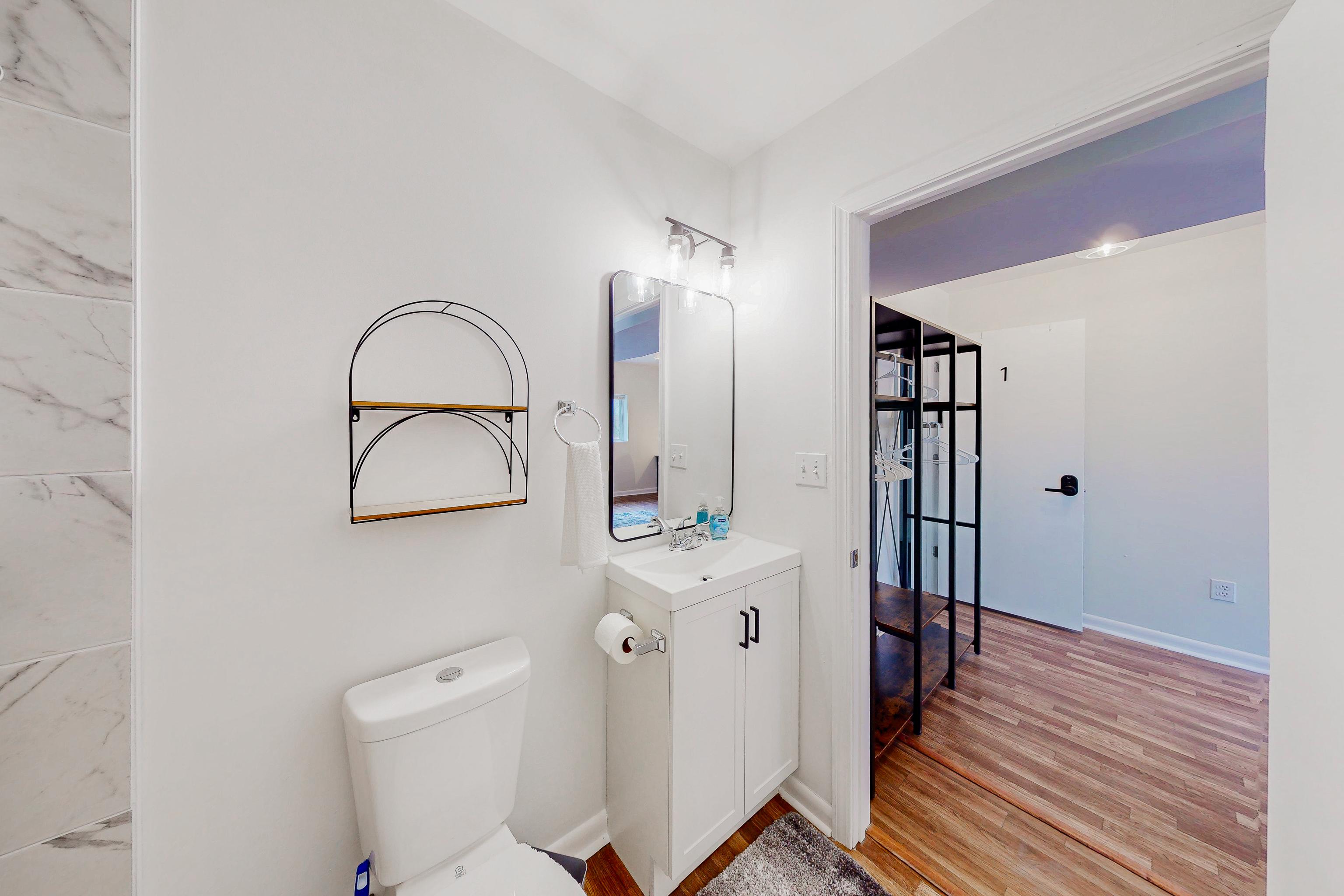 Furnished room for rent in Decatur — Cedar photo 7