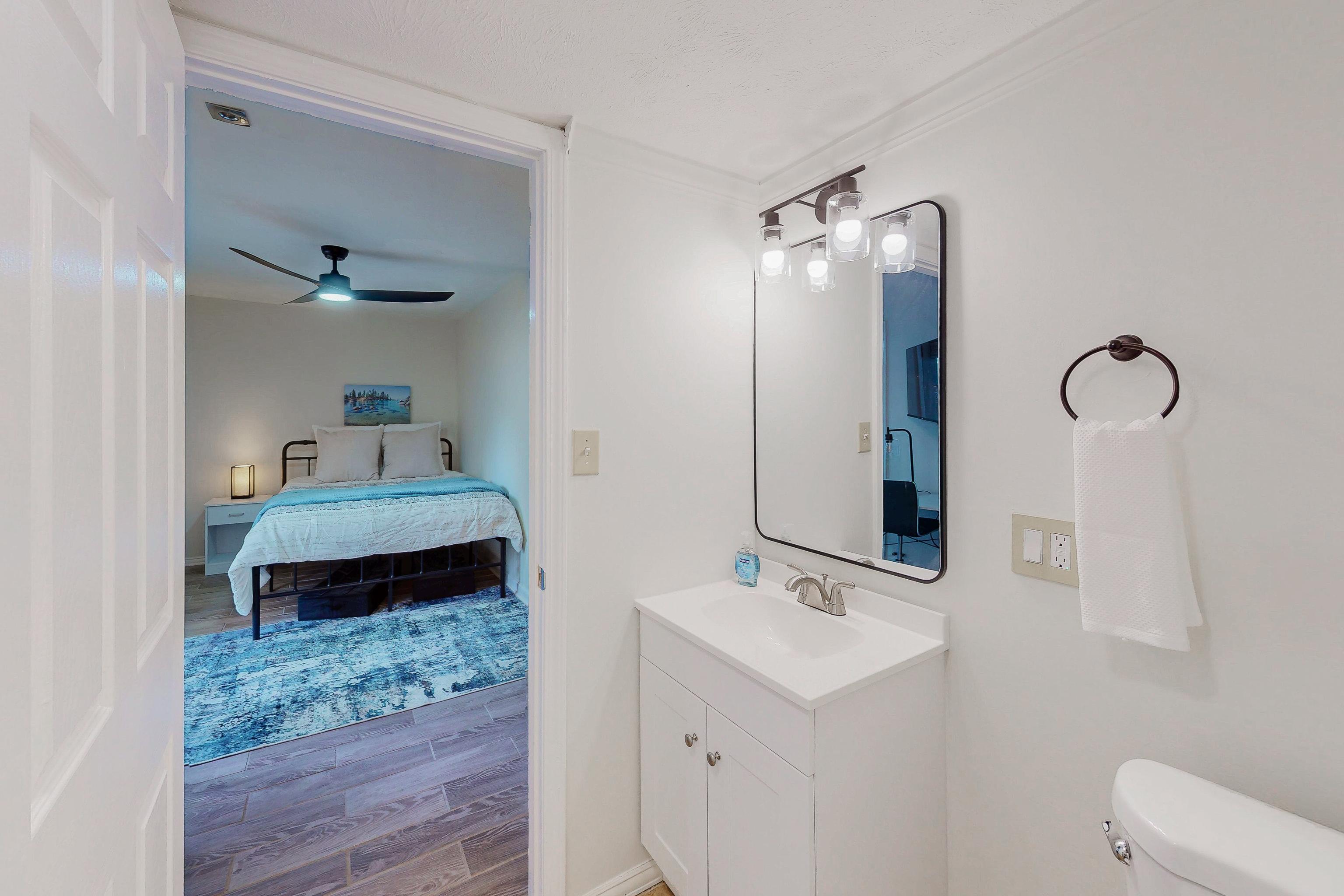 Furnished room for rent in Decatur — Cedar photo 9