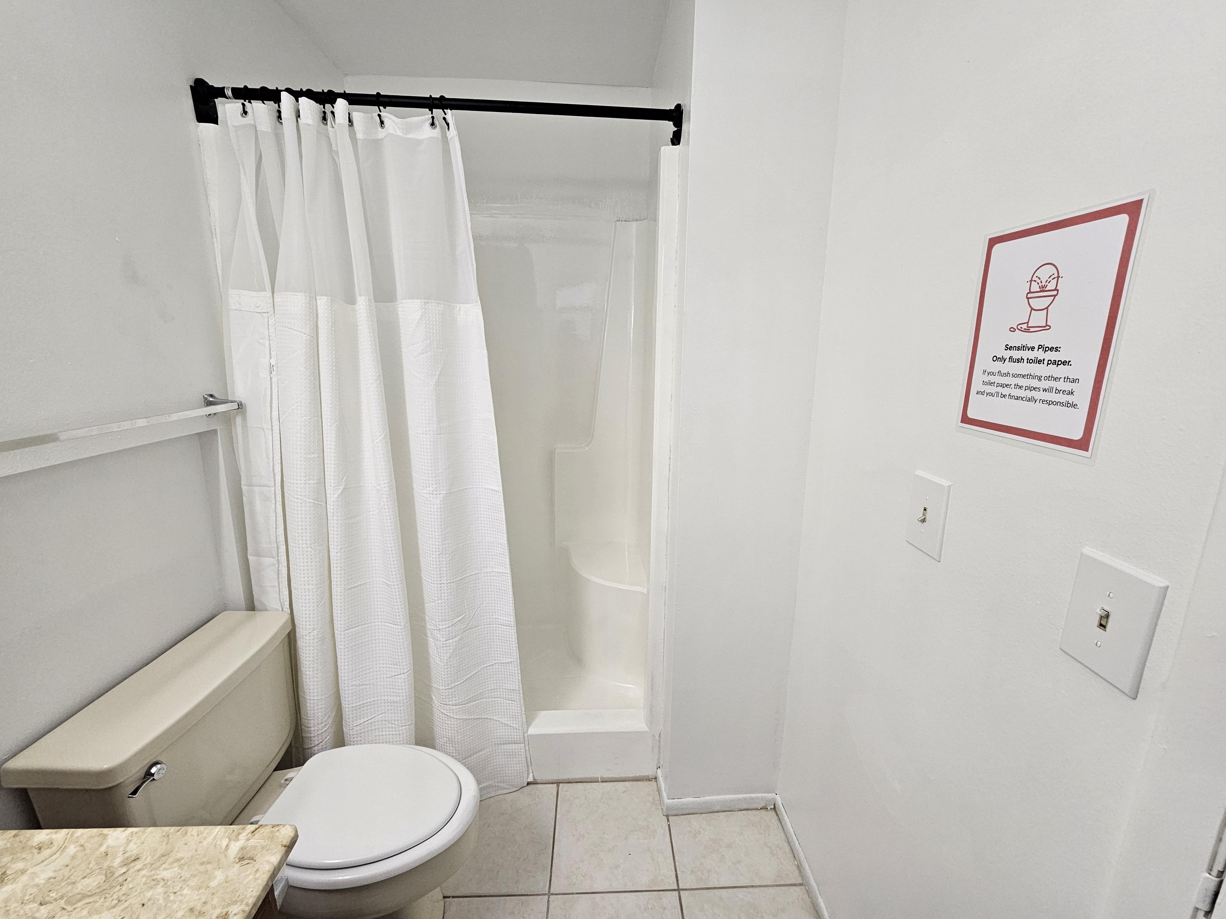 Room for Rent - Spacious & comfortable Spring Hill Duplex / Multiplex with Garage/Laundry