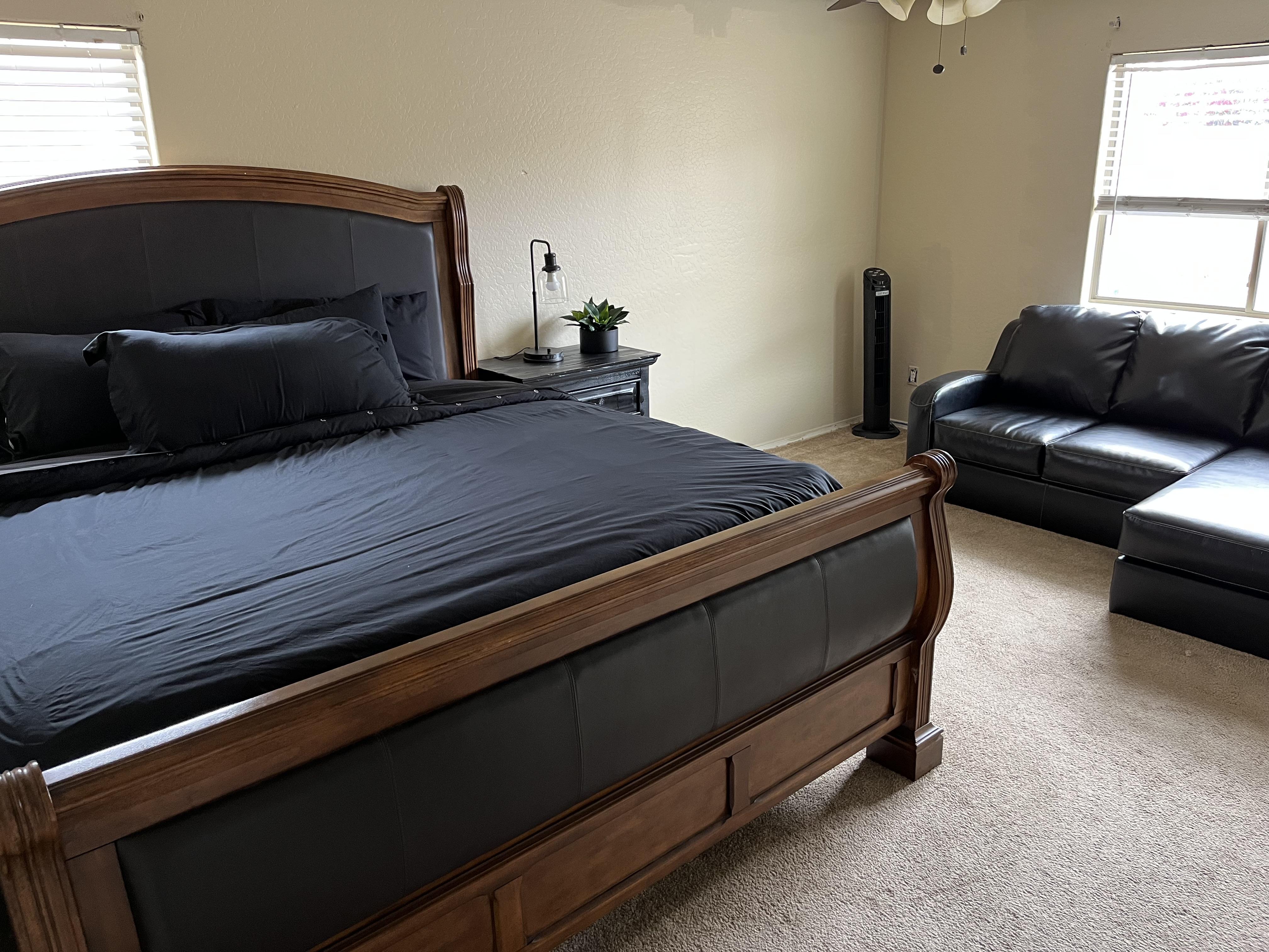 Room for Rent - Cozy & modern Phoenix House with Backyard