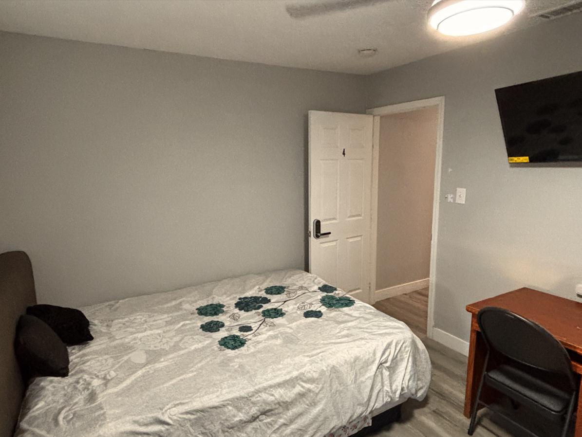 Room for Rent - Newly-renovated & cozy Las Vegas House with Workspace