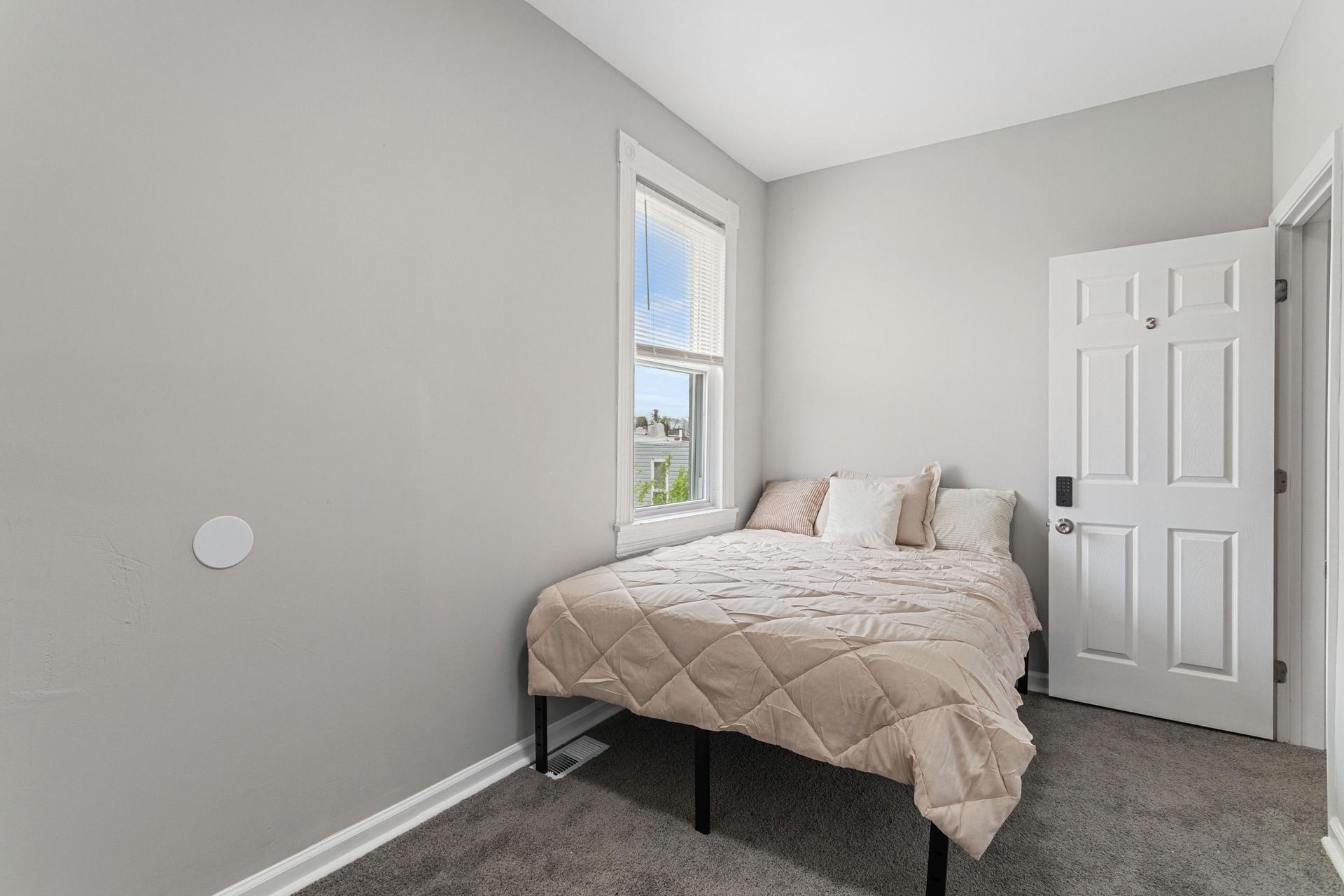 Room for Rent - All Utilities Included!  Free Fast Wi-Fi  Smart Lock Rooms  Cleaning Services Included!