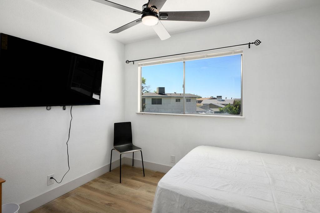 Room for Rent - Newly Remodeled Modern Las Vegas House - Modern & Spacious. New Beds, New Mattresses, New 58” TVs. Great Location Near Rainbow and Alta, Close access to US-95, I-11 freeway, Summerlin Pkwy, Grocery Stores, Shopping Center, near bus stops
