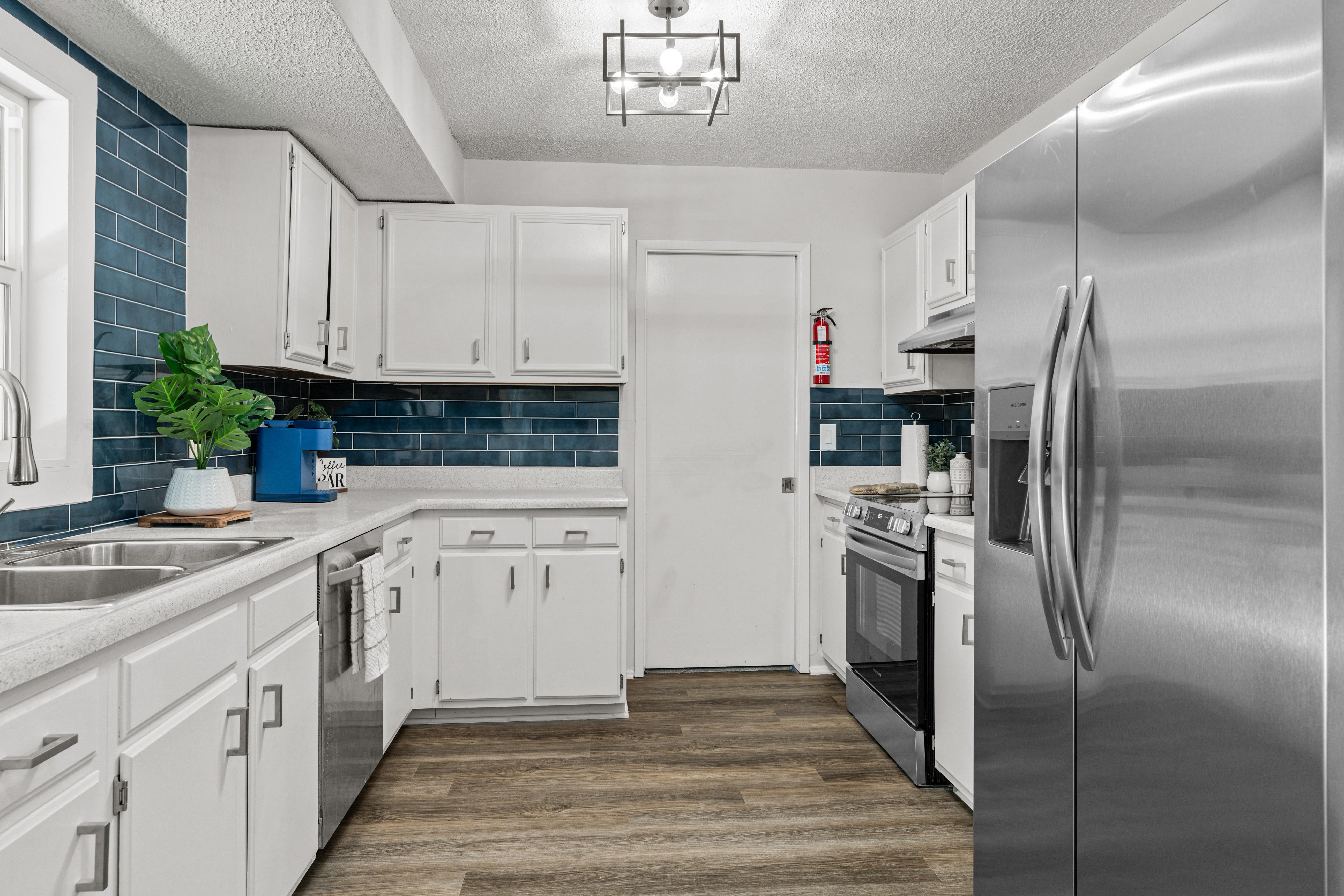 Furnished room for rent in Northeast Side — Mission photo 3