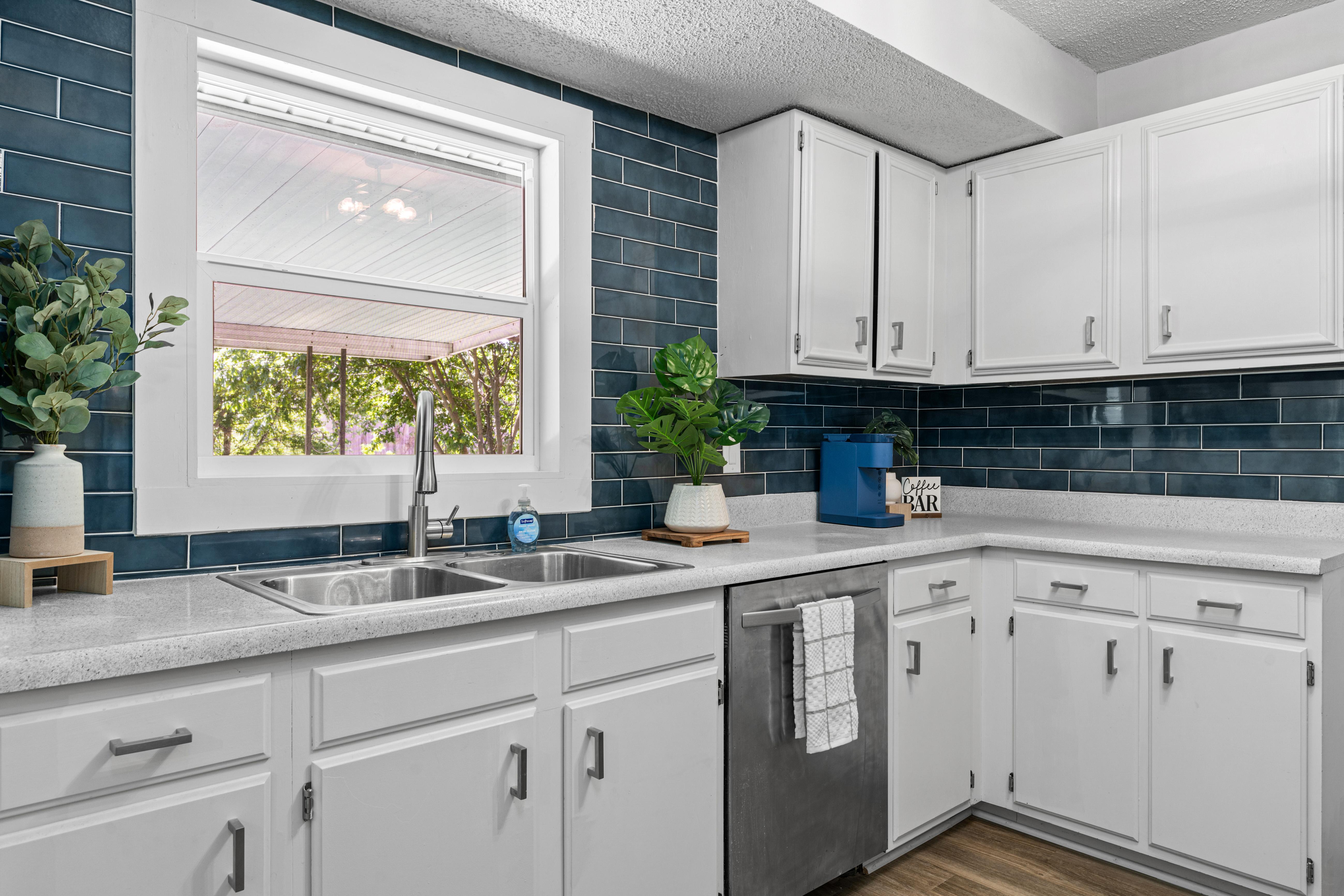 Furnished room for rent in Northeast Side — Mission photo 2