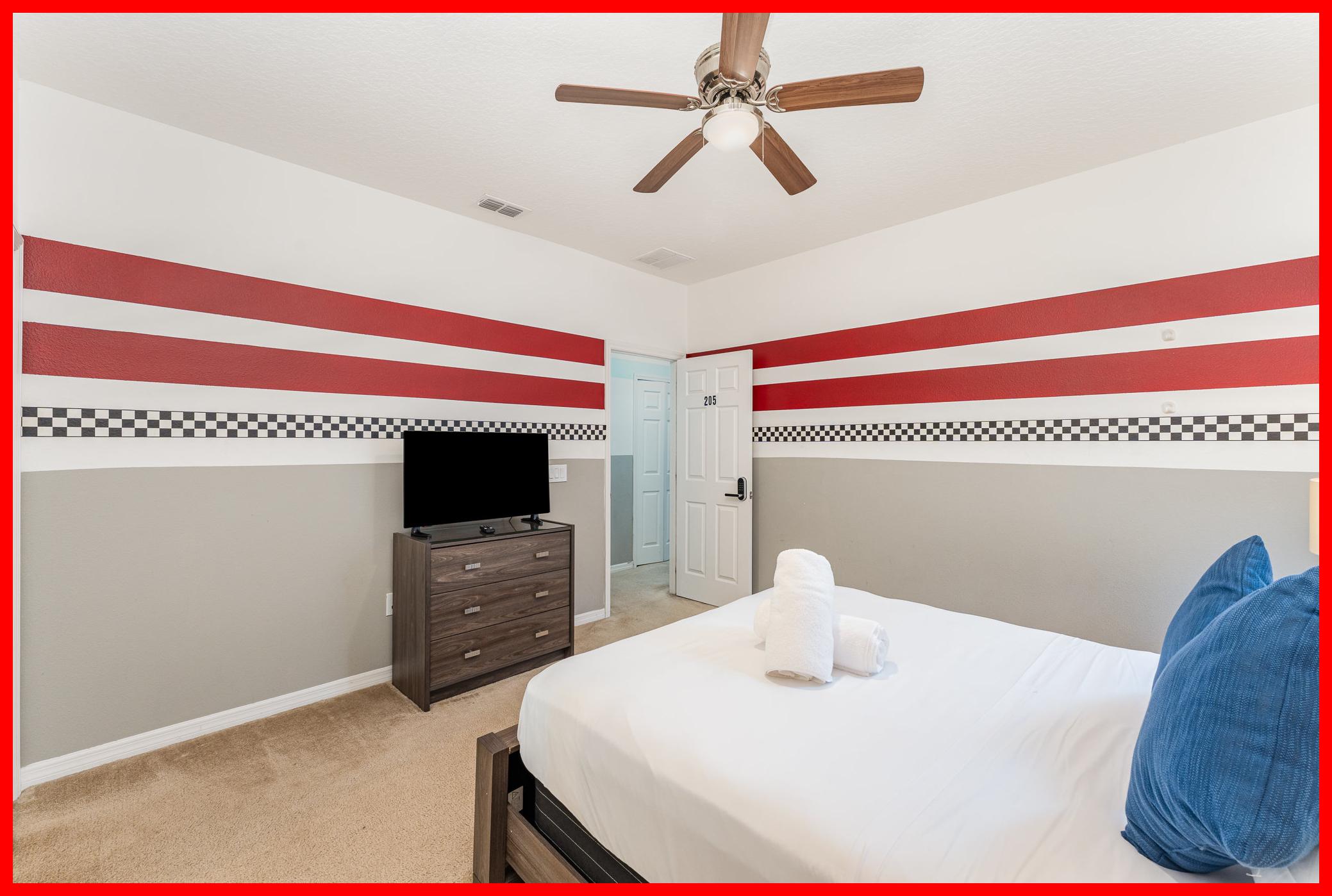 Room for Rent - Private Ensuite bathrooms | Affordable & Peaceful Living in Davenport, FL – Near Disney, I-4 & Shopping! Parking Spaces | All utilities included