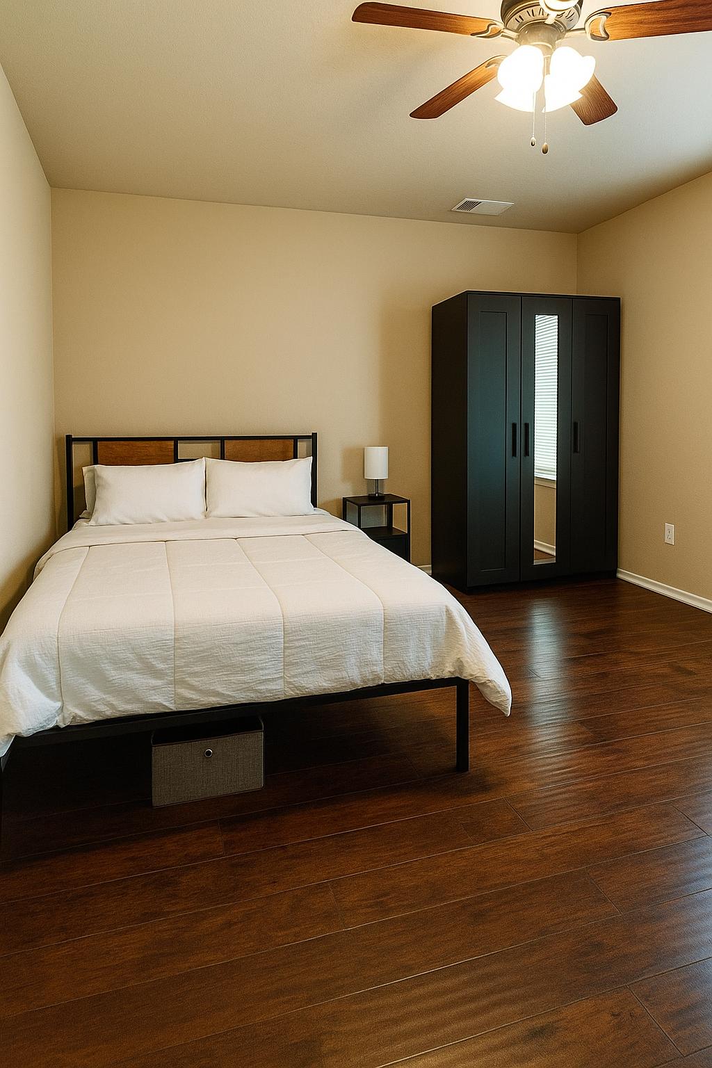 Room for Rent - Spacious Benbrook Home |  Private Rooms + Workspace |  Backyard |  Modern Kitchen |  Near Benbrook Lake