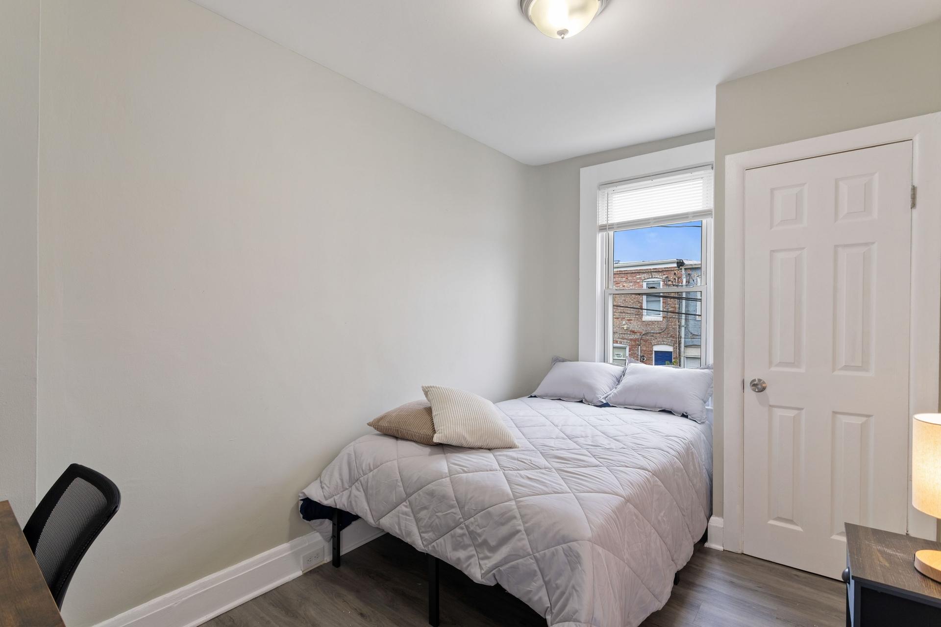 Room for Rent - Experience Modern Affordable CoLiving  Newly Renovated Baltimore Townhouse  Top Rated Host |  Private, Safe, & Fully Furnished Rooms  All Utilities  High Speed Wi-Fi  Professionally Cleaned  Comfortable, Affordable, and Move-In Ready