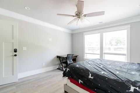 Room for Rent - Lincoln Heights Home, a 2 minute walk to transit stop Kennesaw Dr & Newland Rd