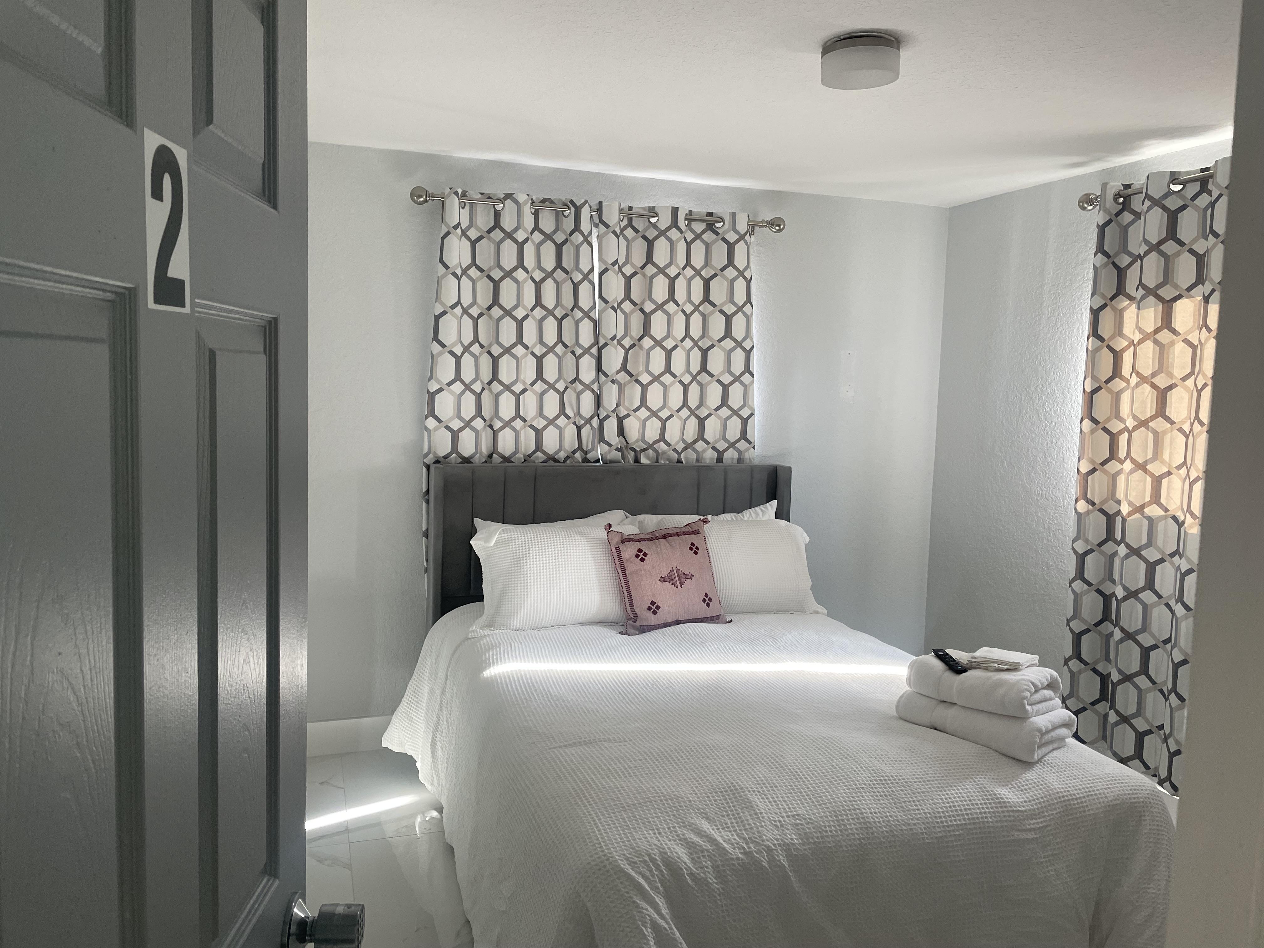 Room for Rent - Charming Private Home in Hollywood