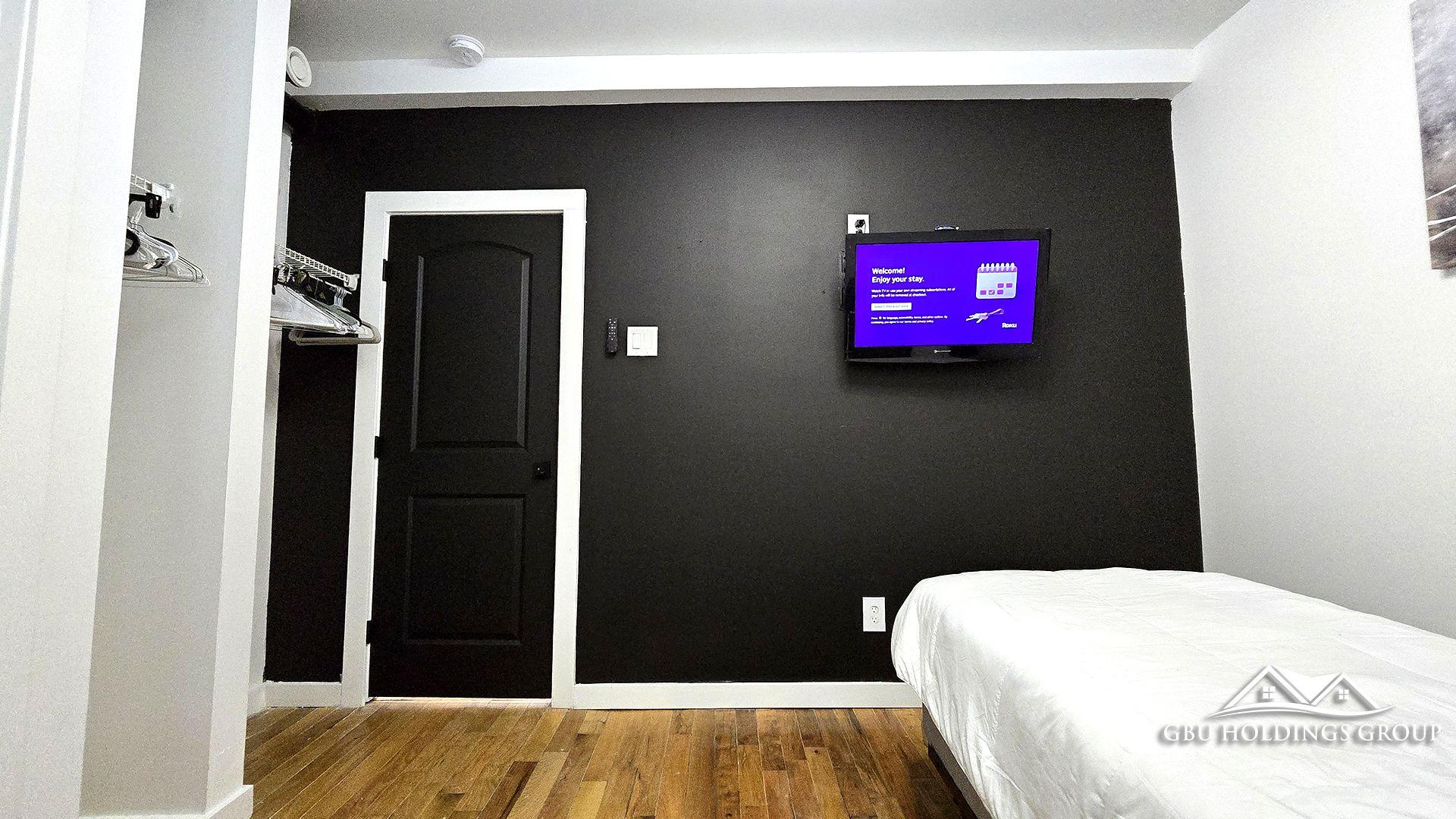 Room for Rent - Papa Bear - House - Near Downtown & Walking distance to Mercer U