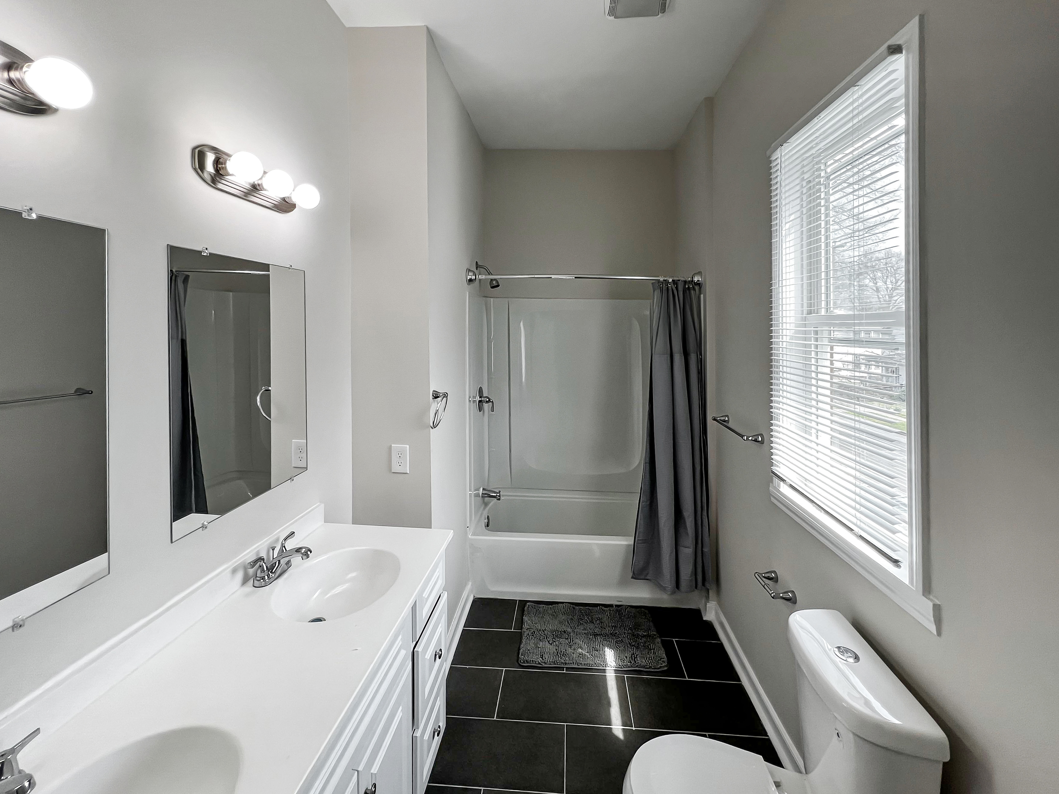 Room for Rent - Live in North Side